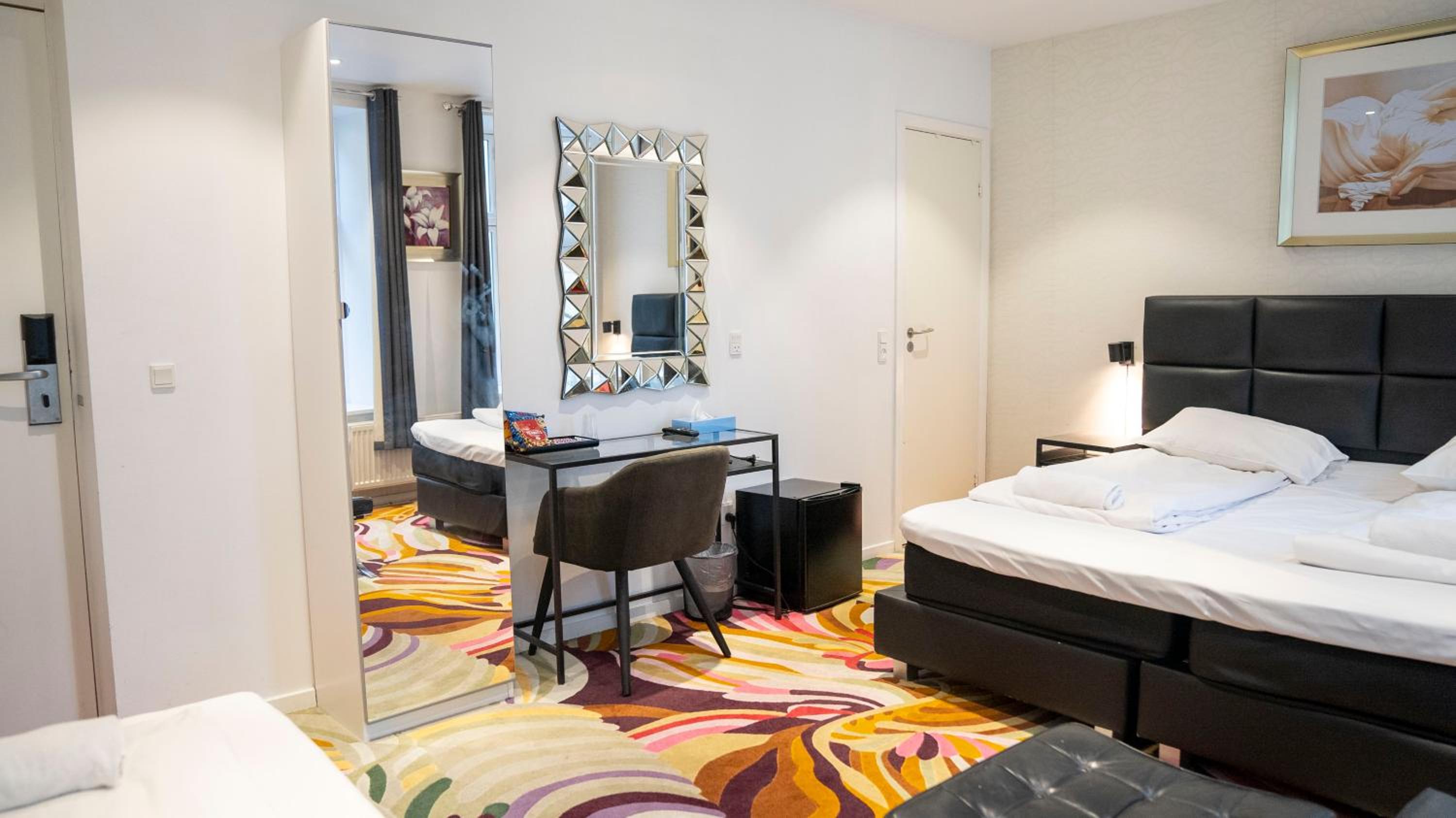 Triple Room thumbnail 6