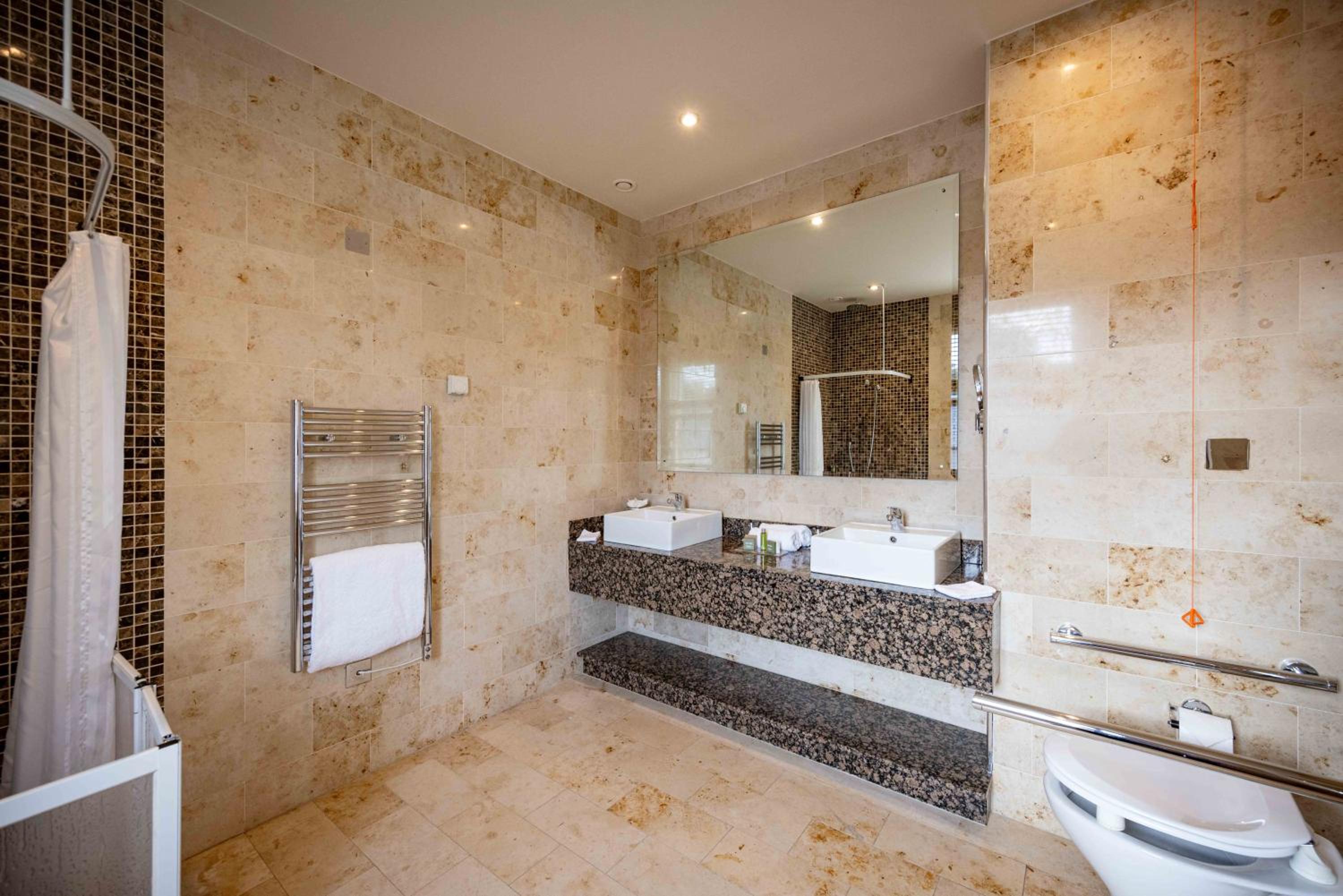 Double or Twin Room - Disability Access - Photo 3