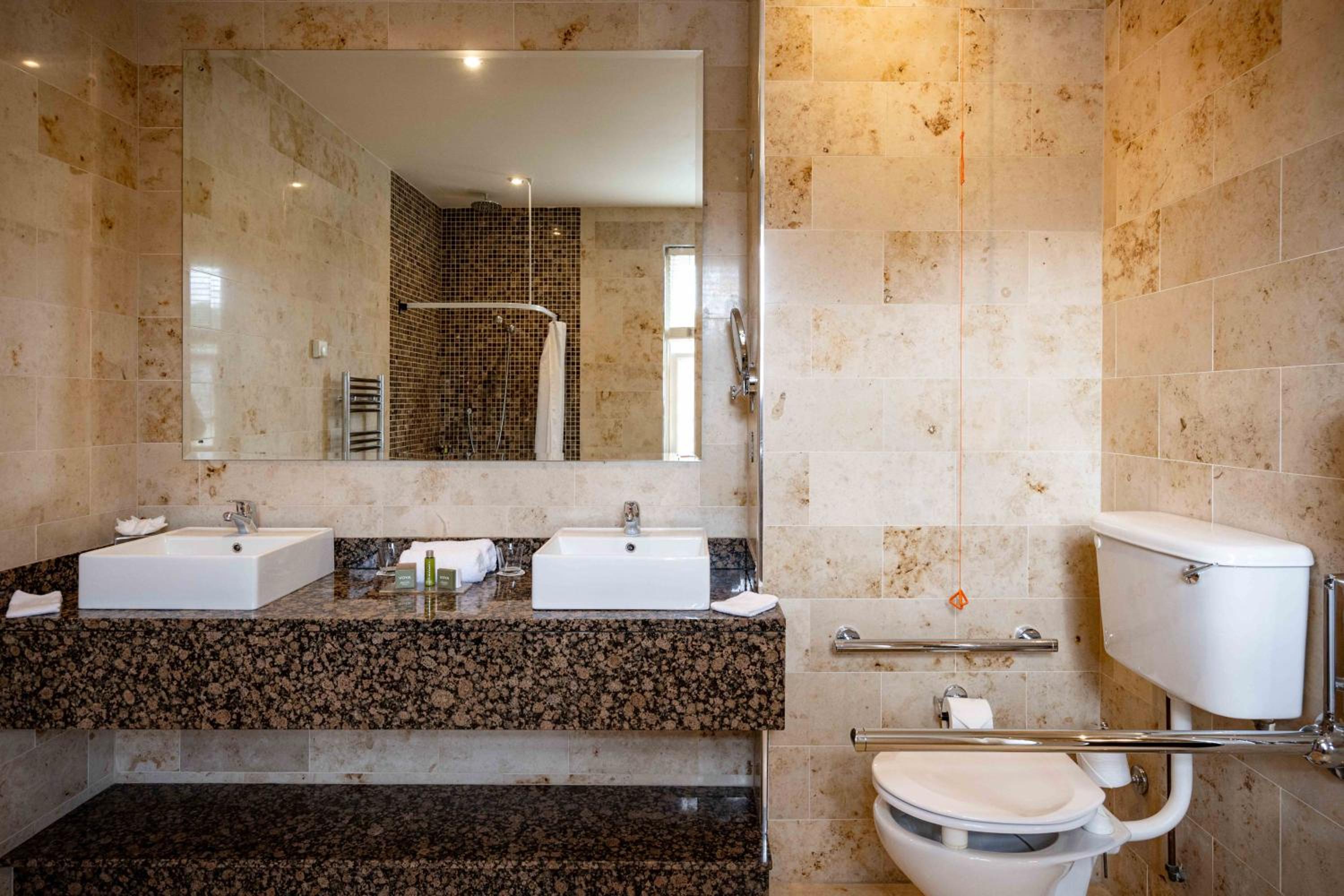 Double or Twin Room - Disability Access - Photo 4