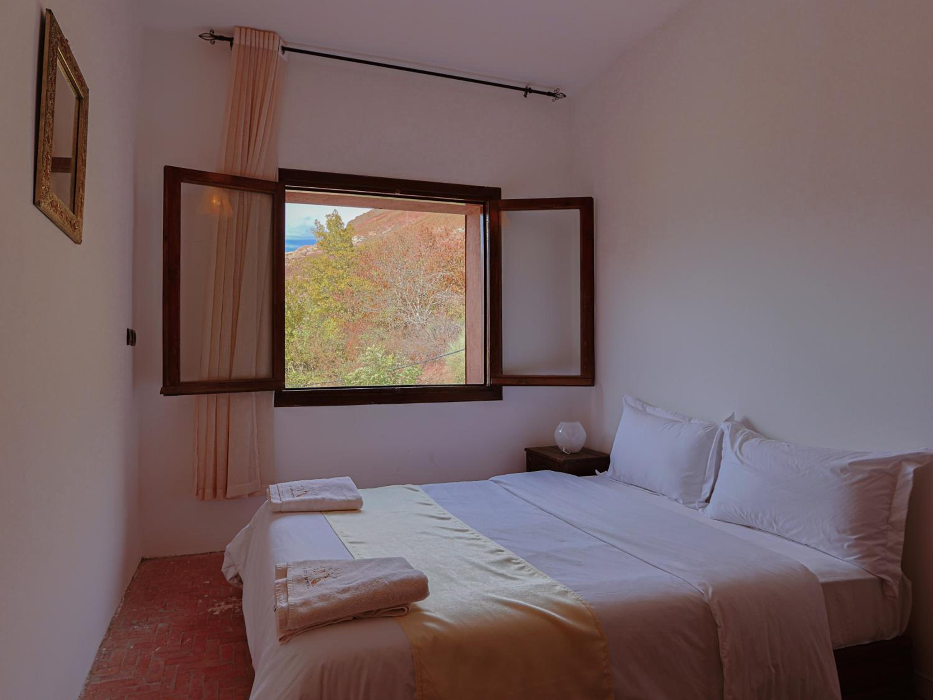 Apartment with Mountain View - Photo 4
