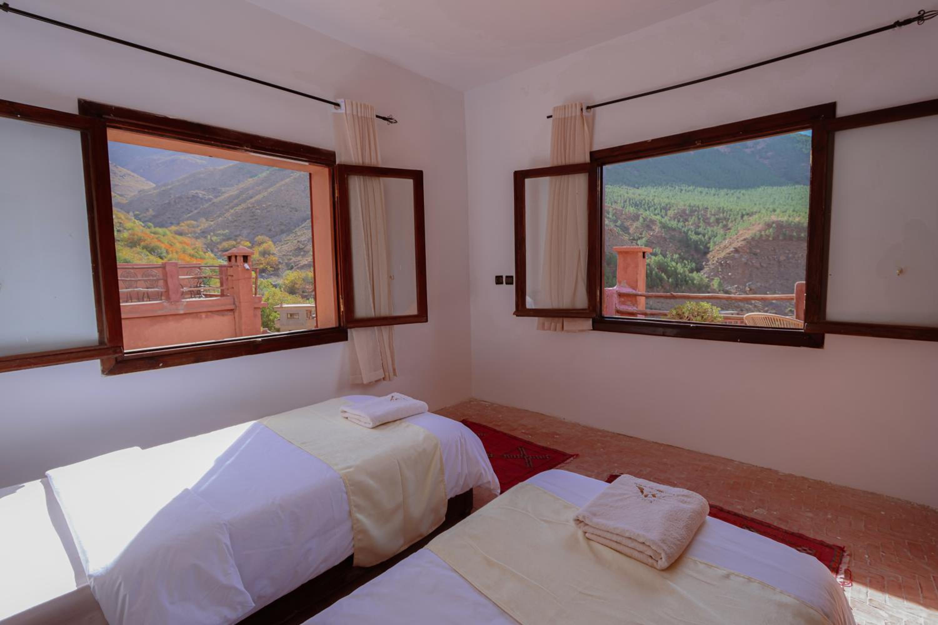 Apartment with Mountain View - Photo 5