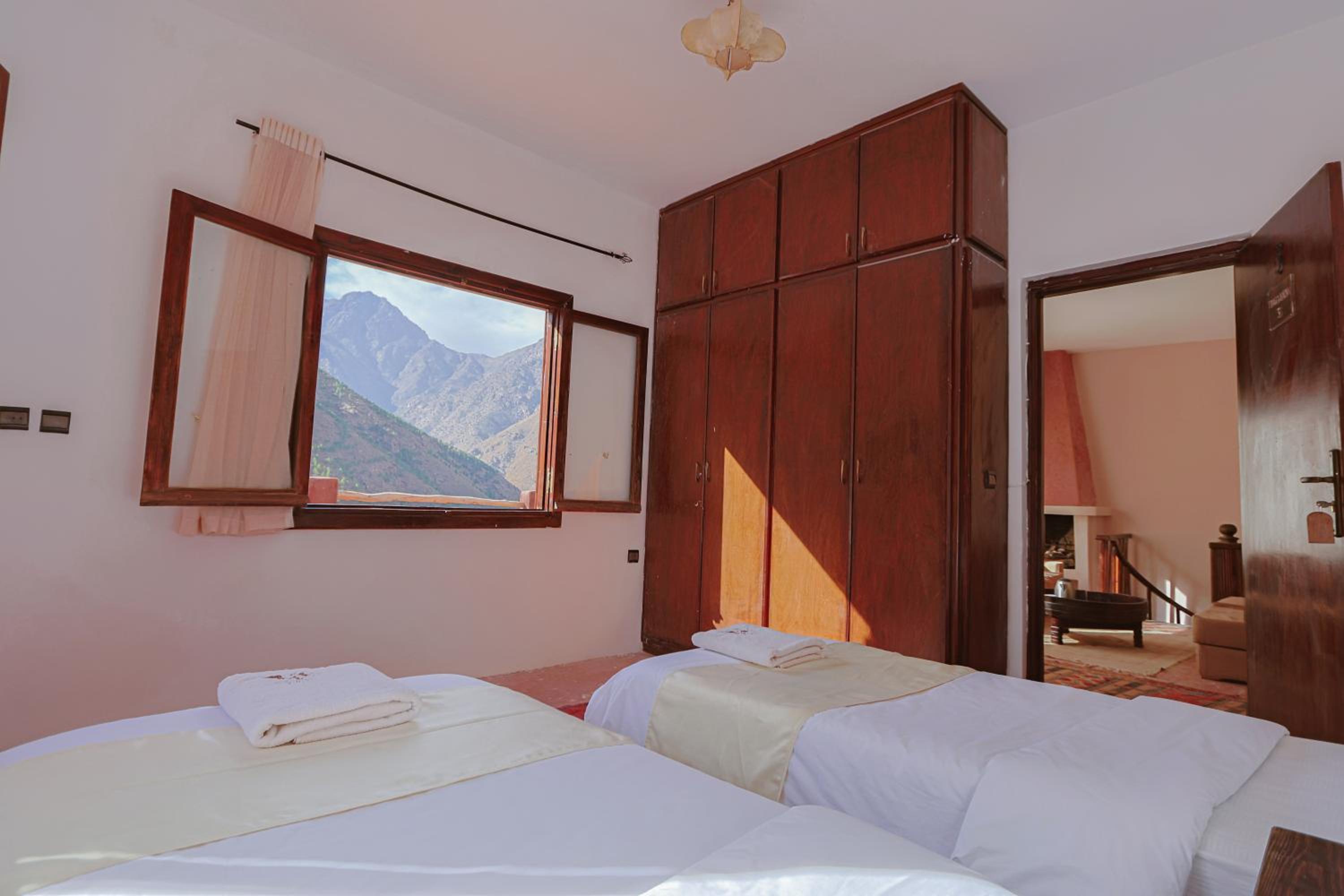 Apartment with Mountain View - Photo 6