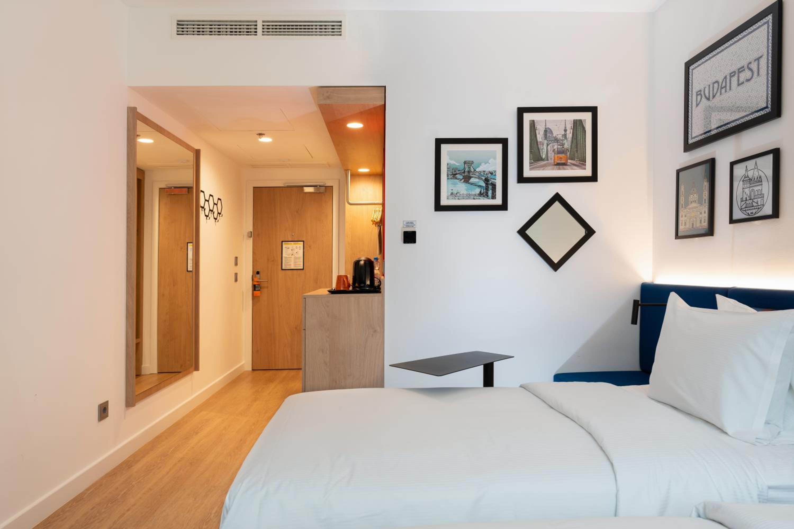 Twin Room - Photo 6