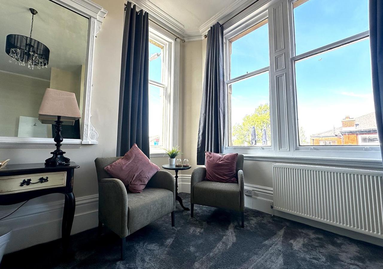 Superior King Suite photo 2