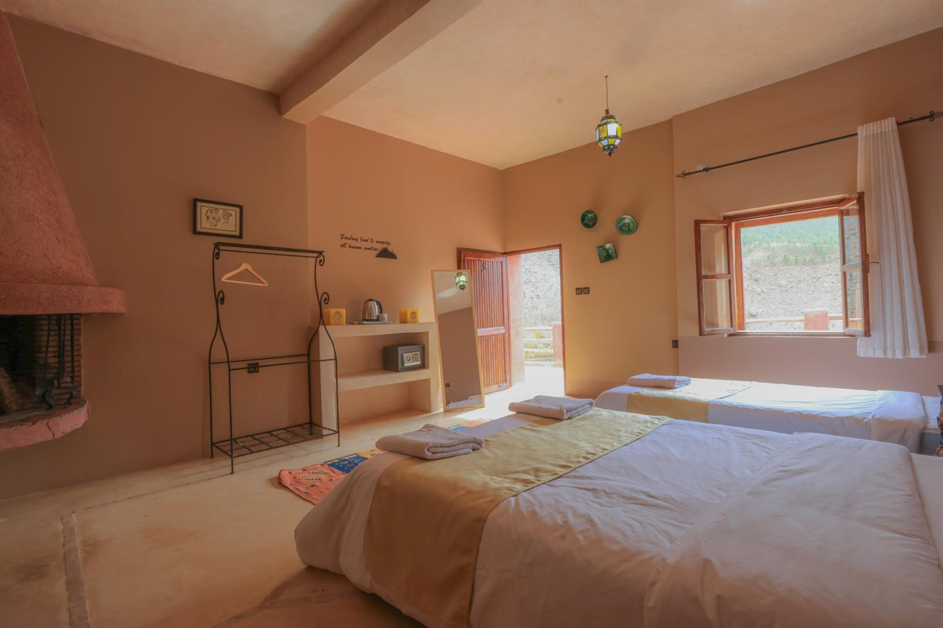Deluxe Room - Photo 2