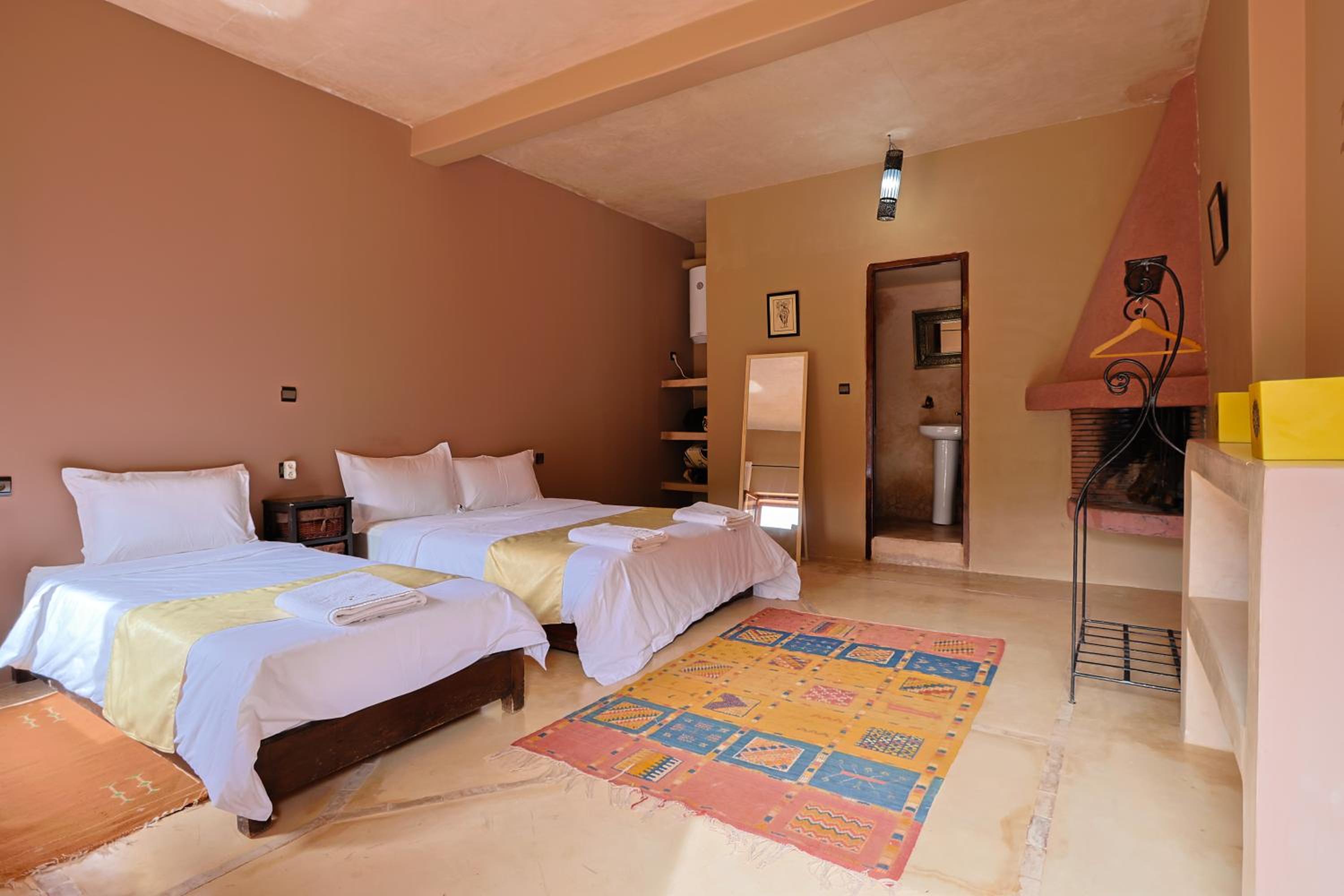 Deluxe Room - Photo 6