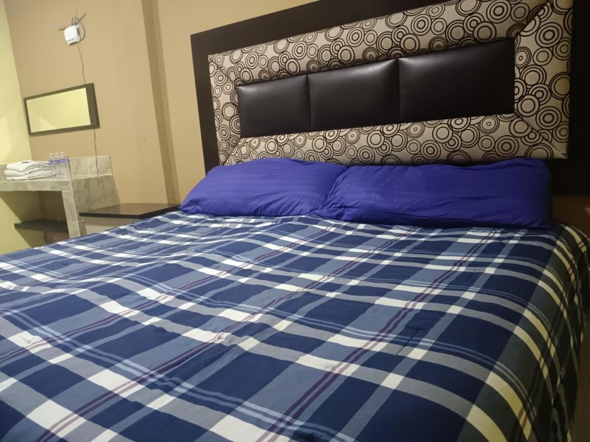 King Studio With Sofa Bed photo 2