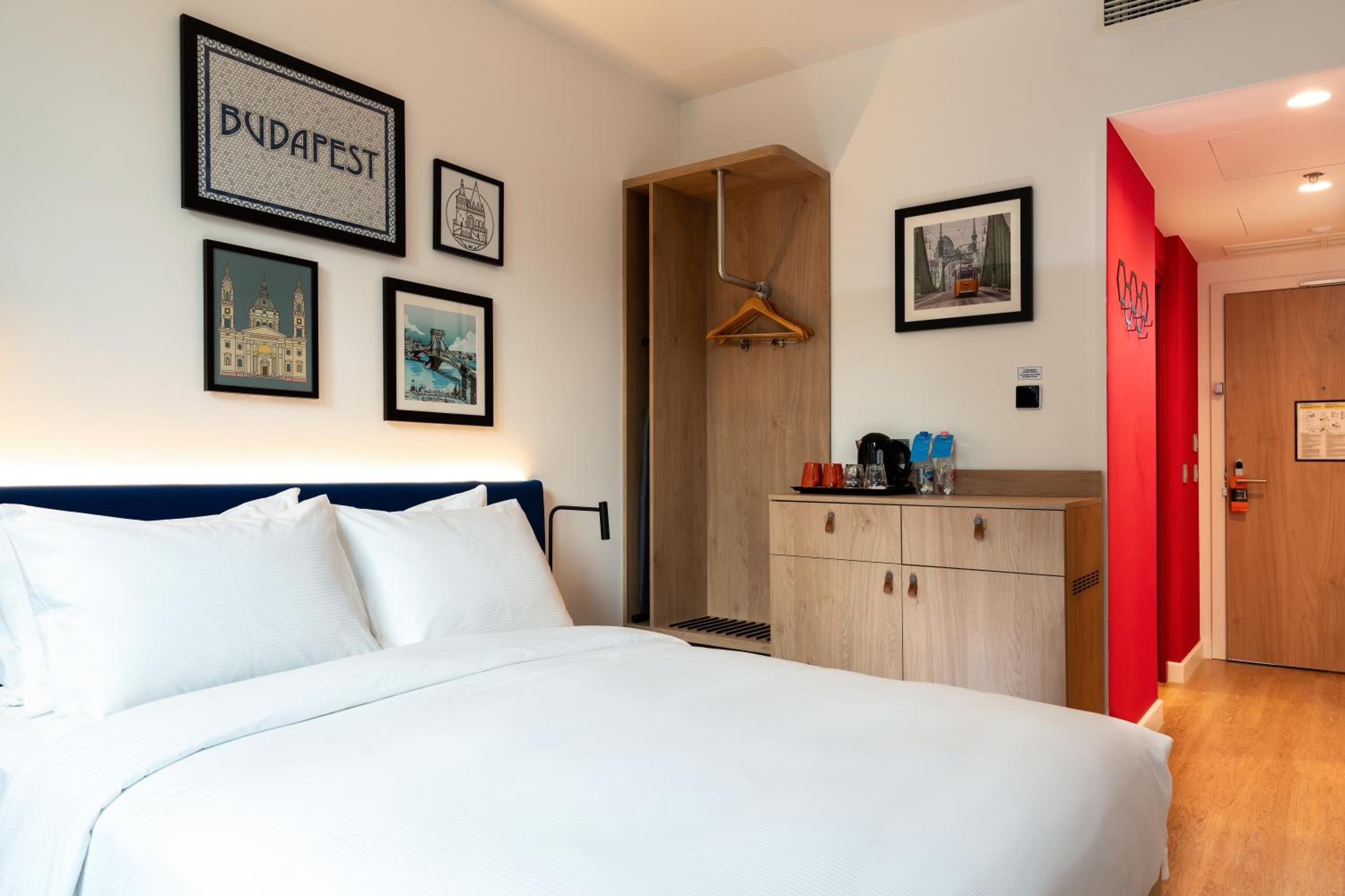 Queen Room - Photo 13