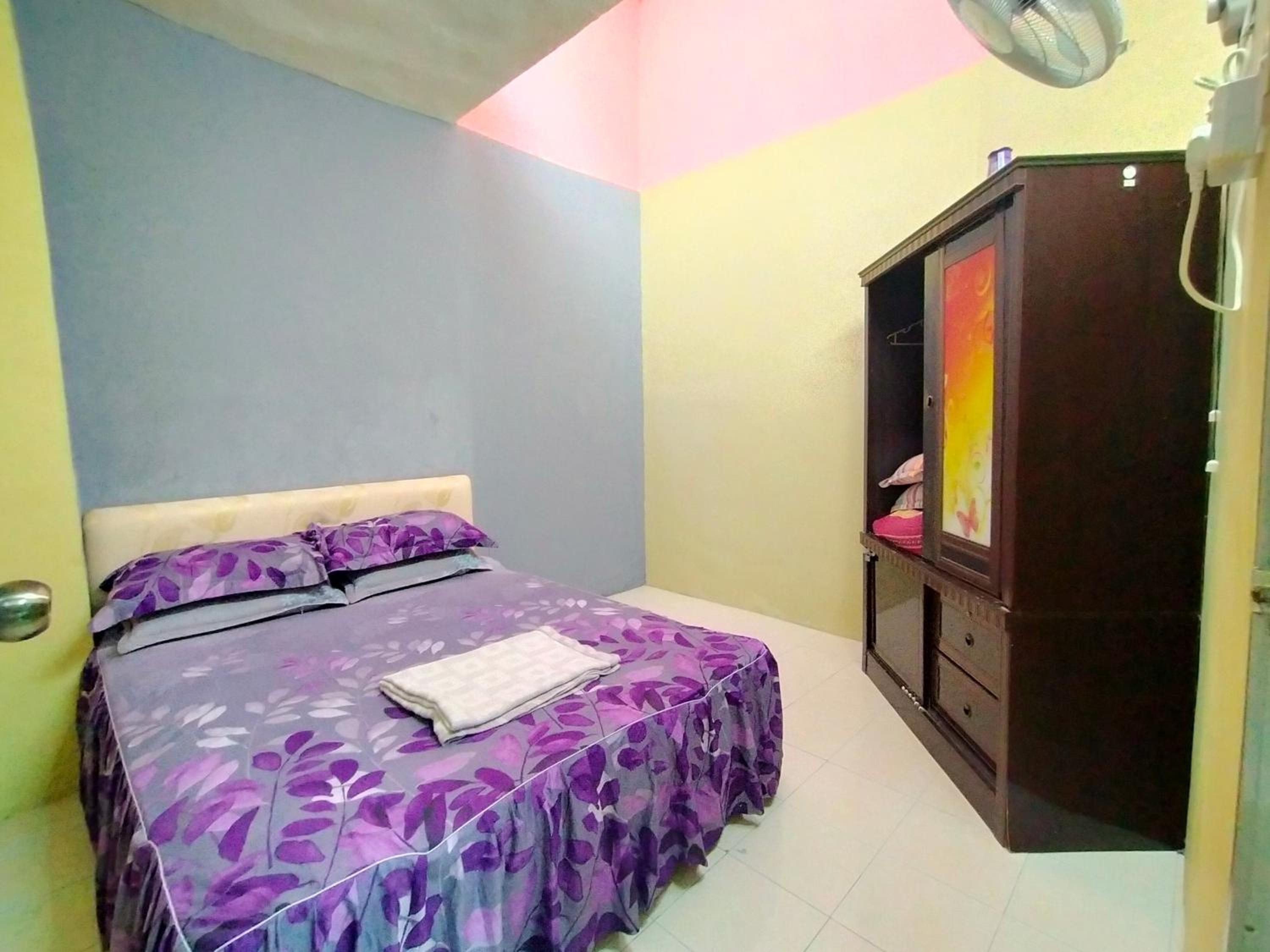 Three-Bedroom House photo 3