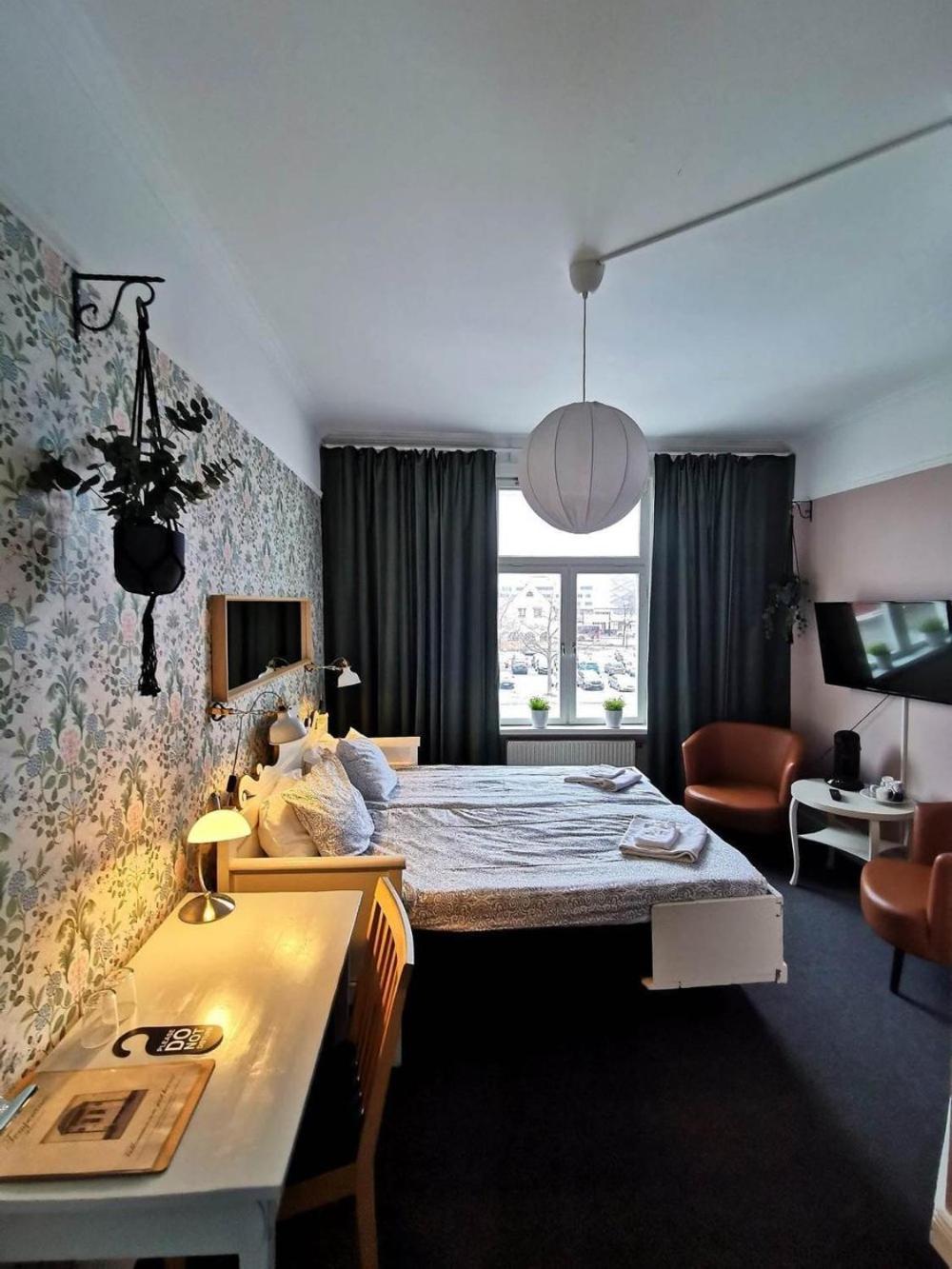 Double or Twin Room with Bathroom - Photo 1
