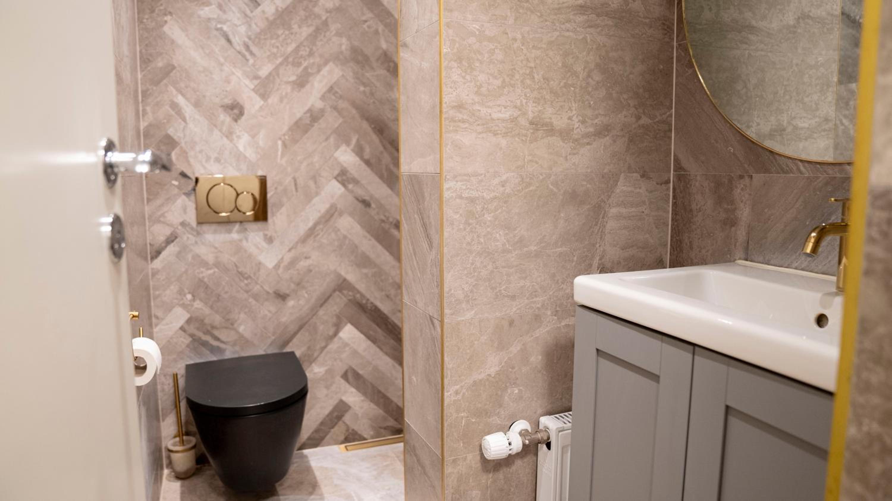 Single Room with Shared Bathroom thumbnail 5