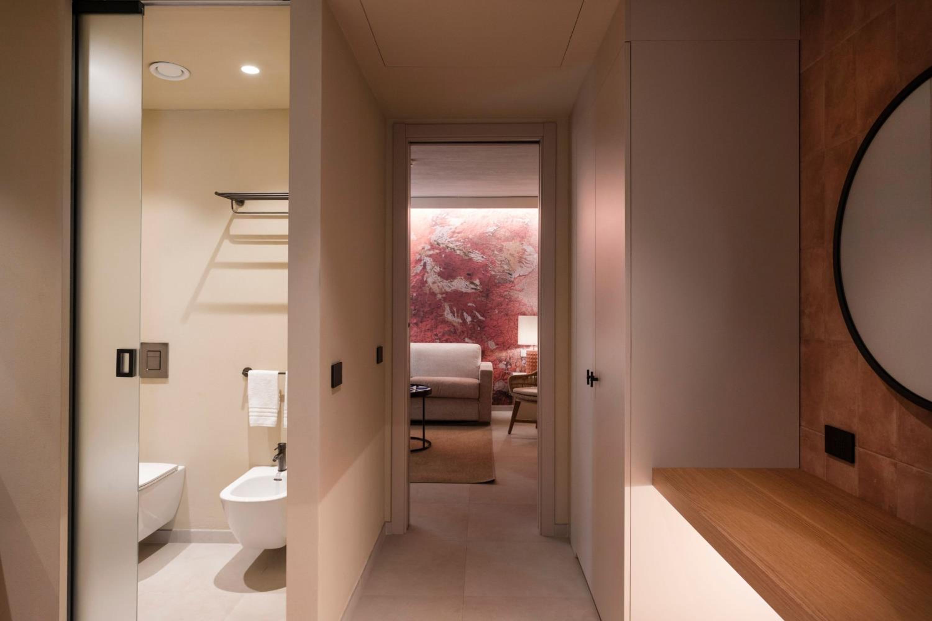 One-Bedroom King Suite with Sofa Bed thumbnail 5