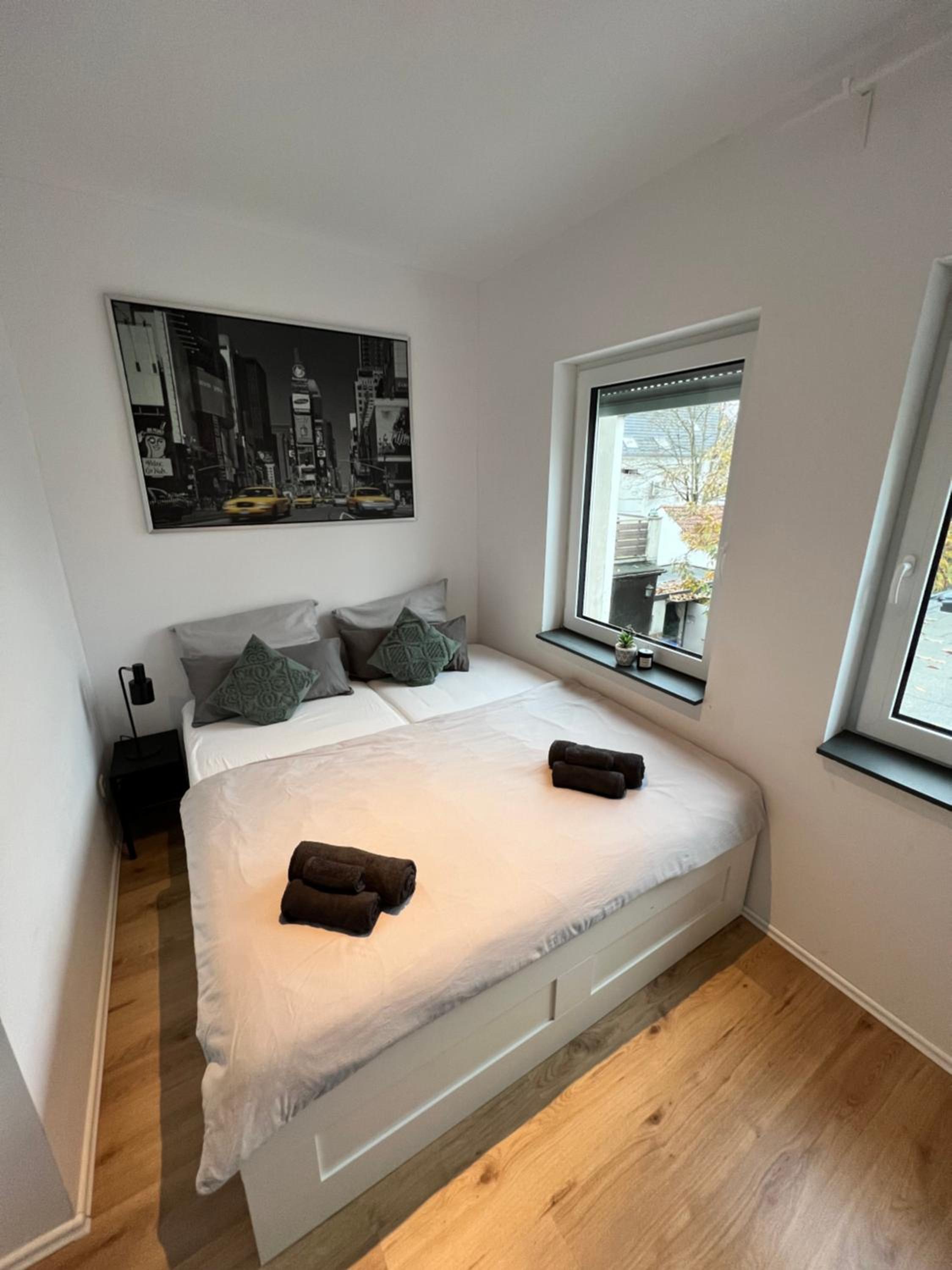 One-Bedroom Apartment photo 1