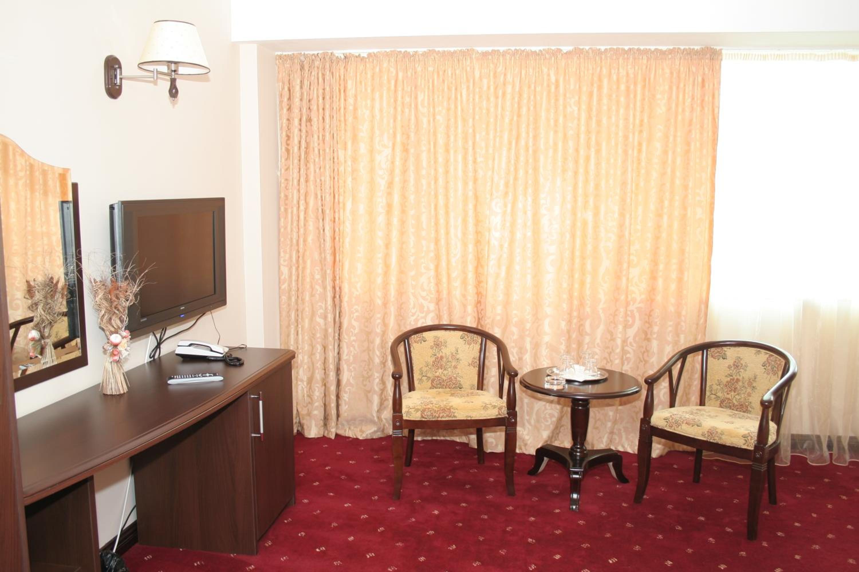 Double Room with Park View - Photo 4