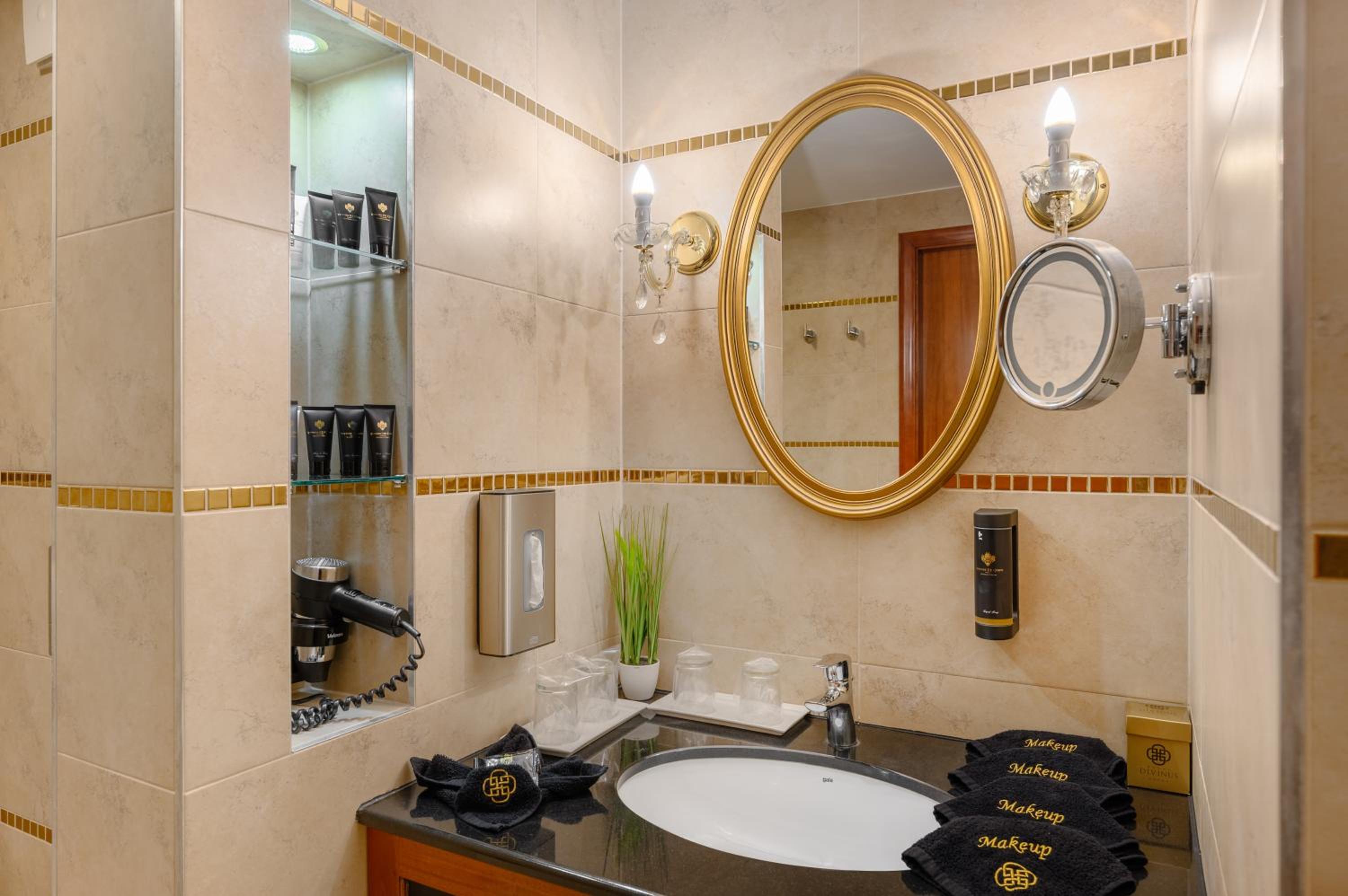 Deluxe Double Or Twin Room photo 3