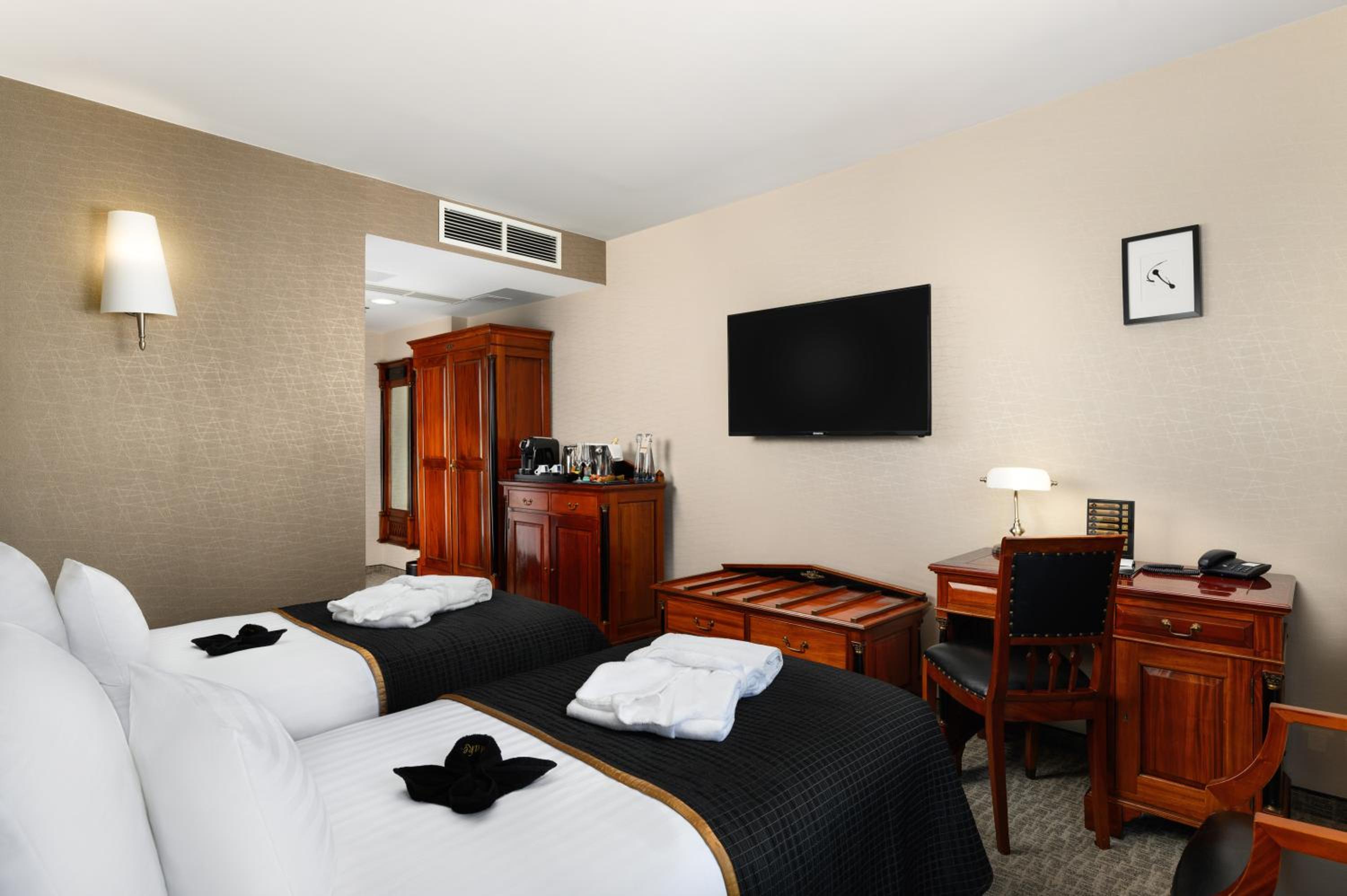 Superior Double/Twin Room photo 3
