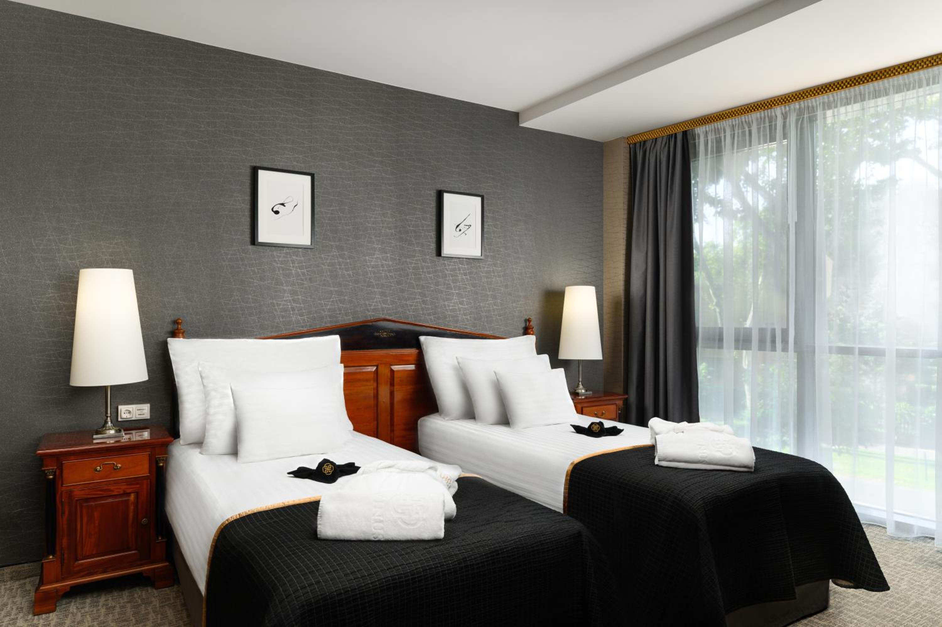 Deluxe Room - Photo 3