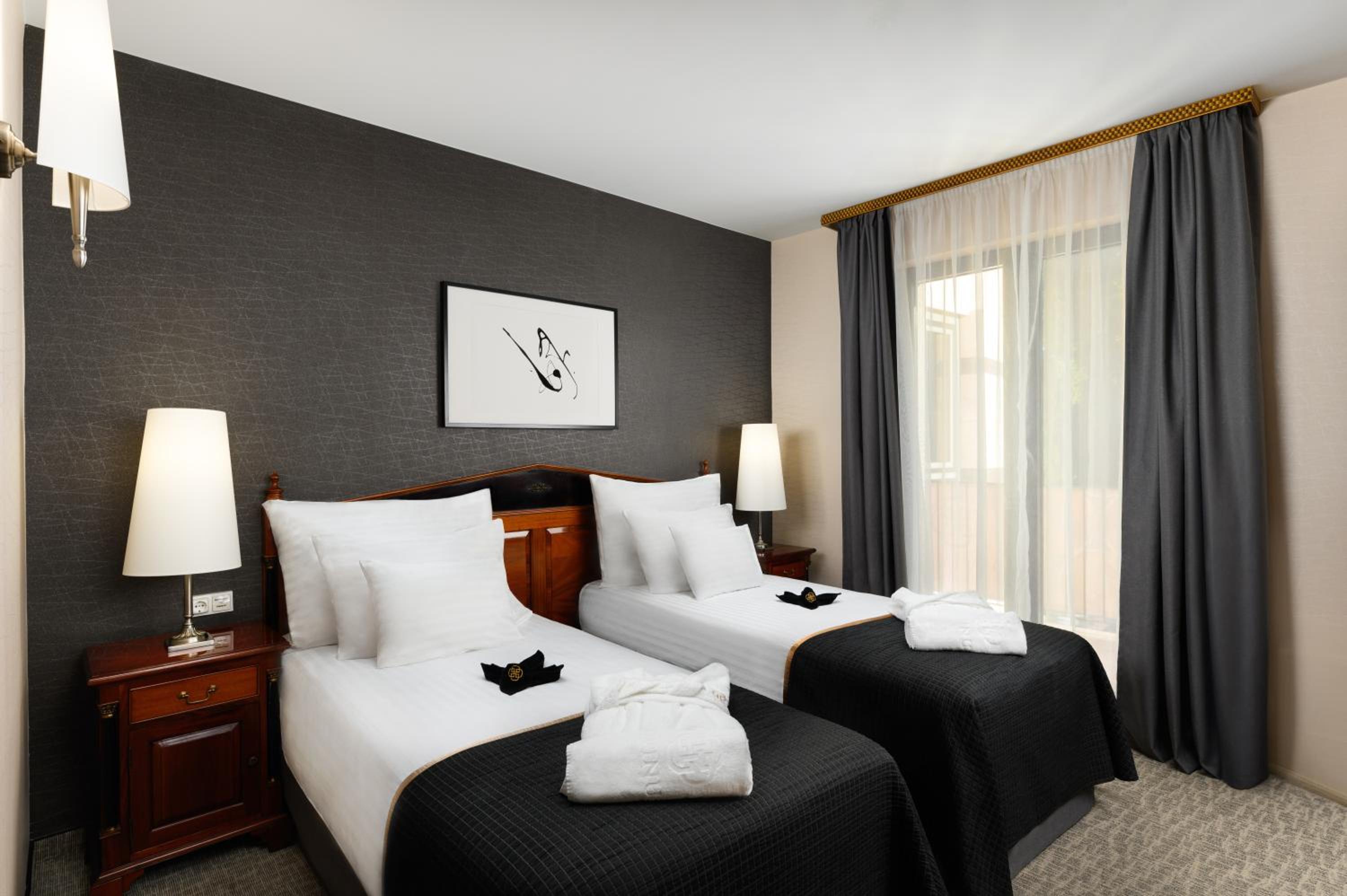 Deluxe Room - Photo 4
