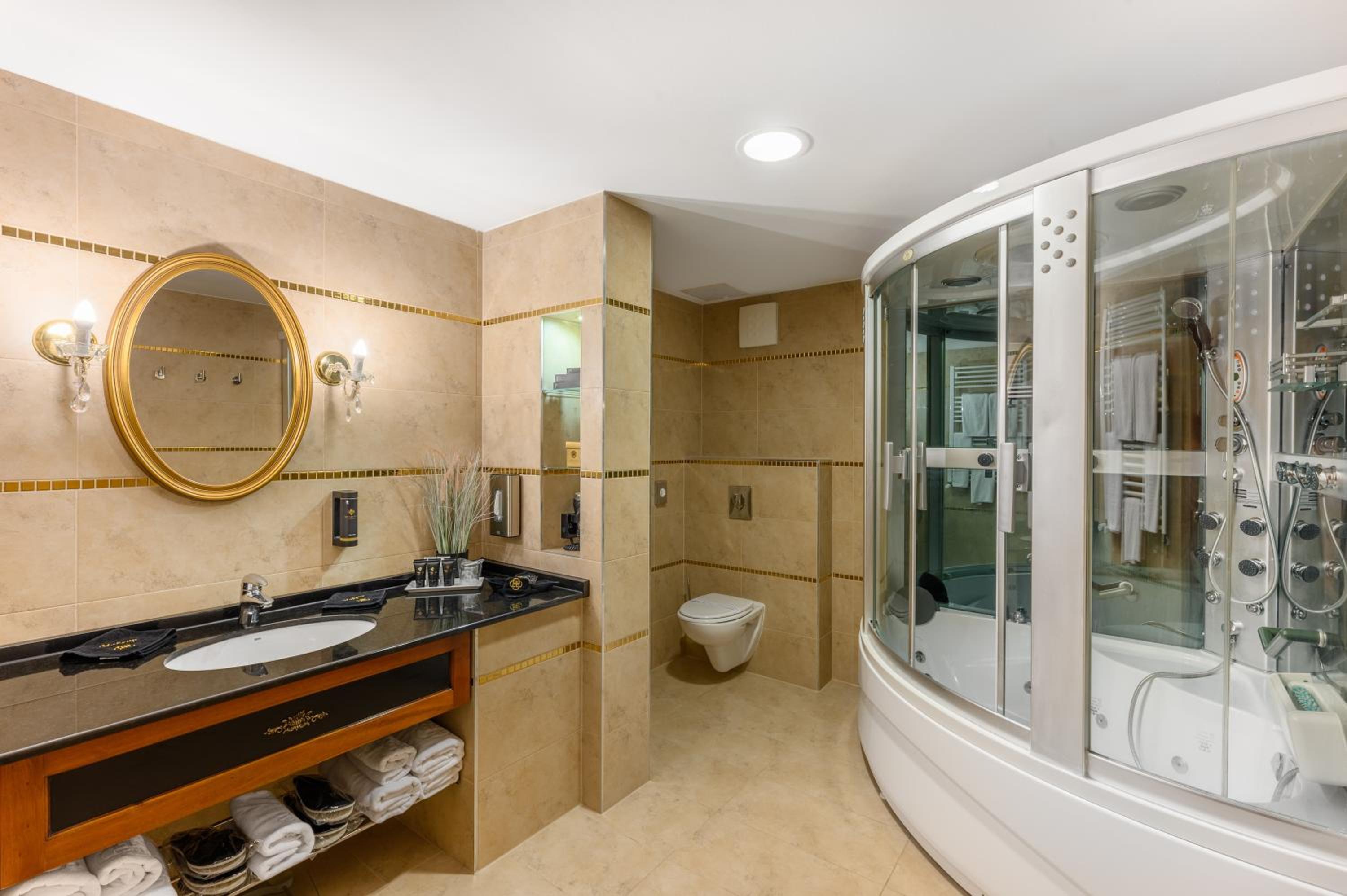 Royal Suite - Photo 2