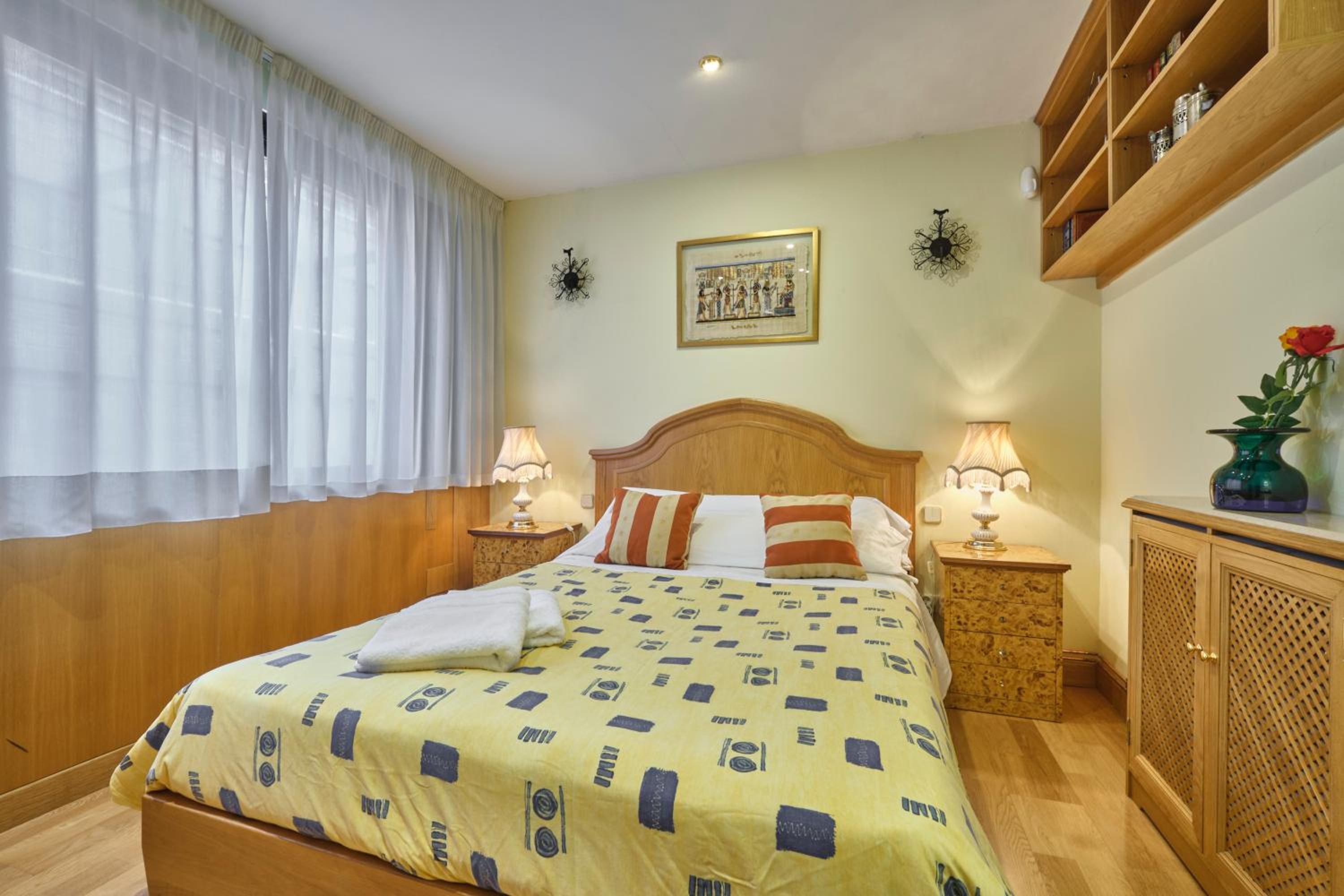 Apartment with Terrace - Photo 4