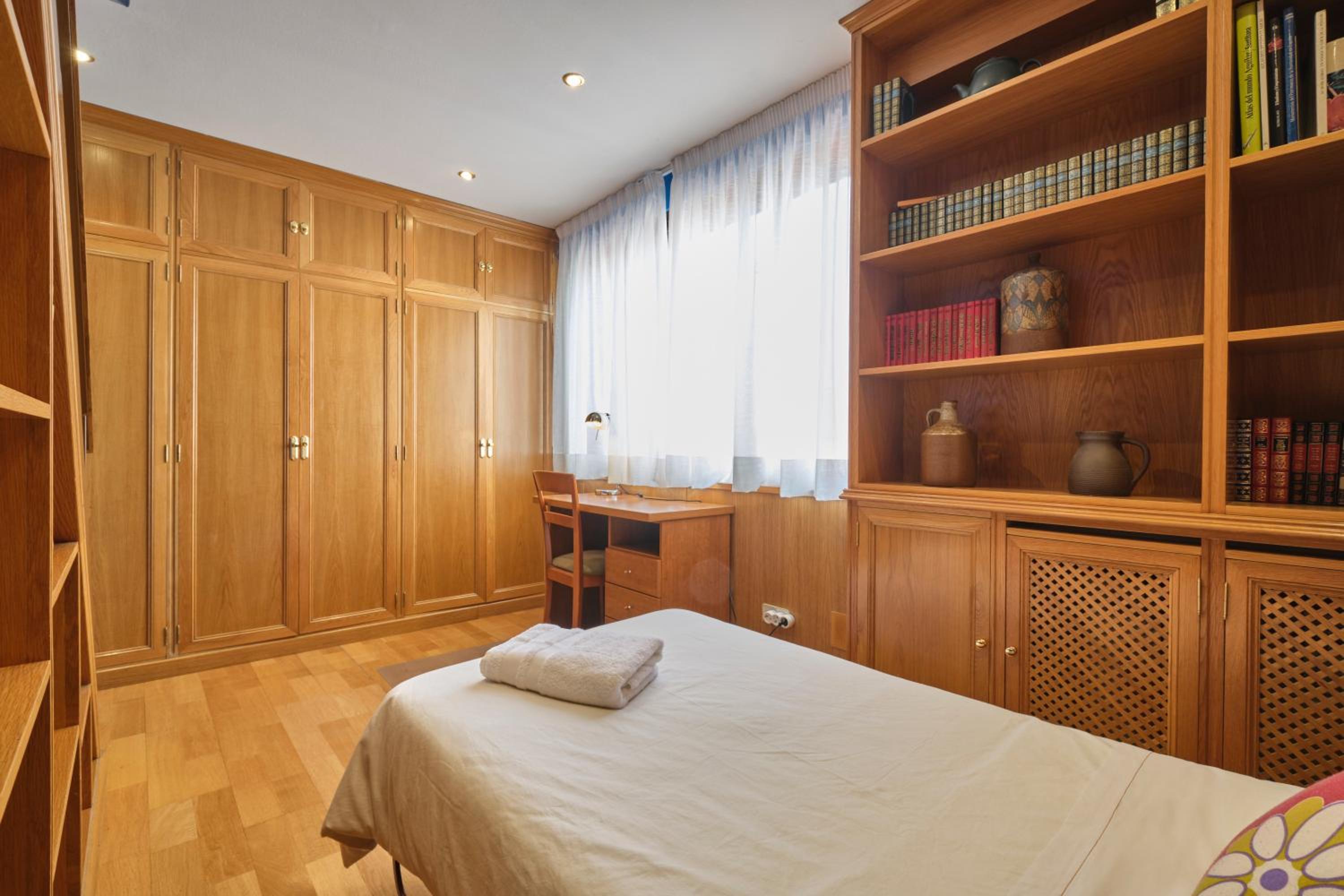 Apartment with Terrace - Photo 5
