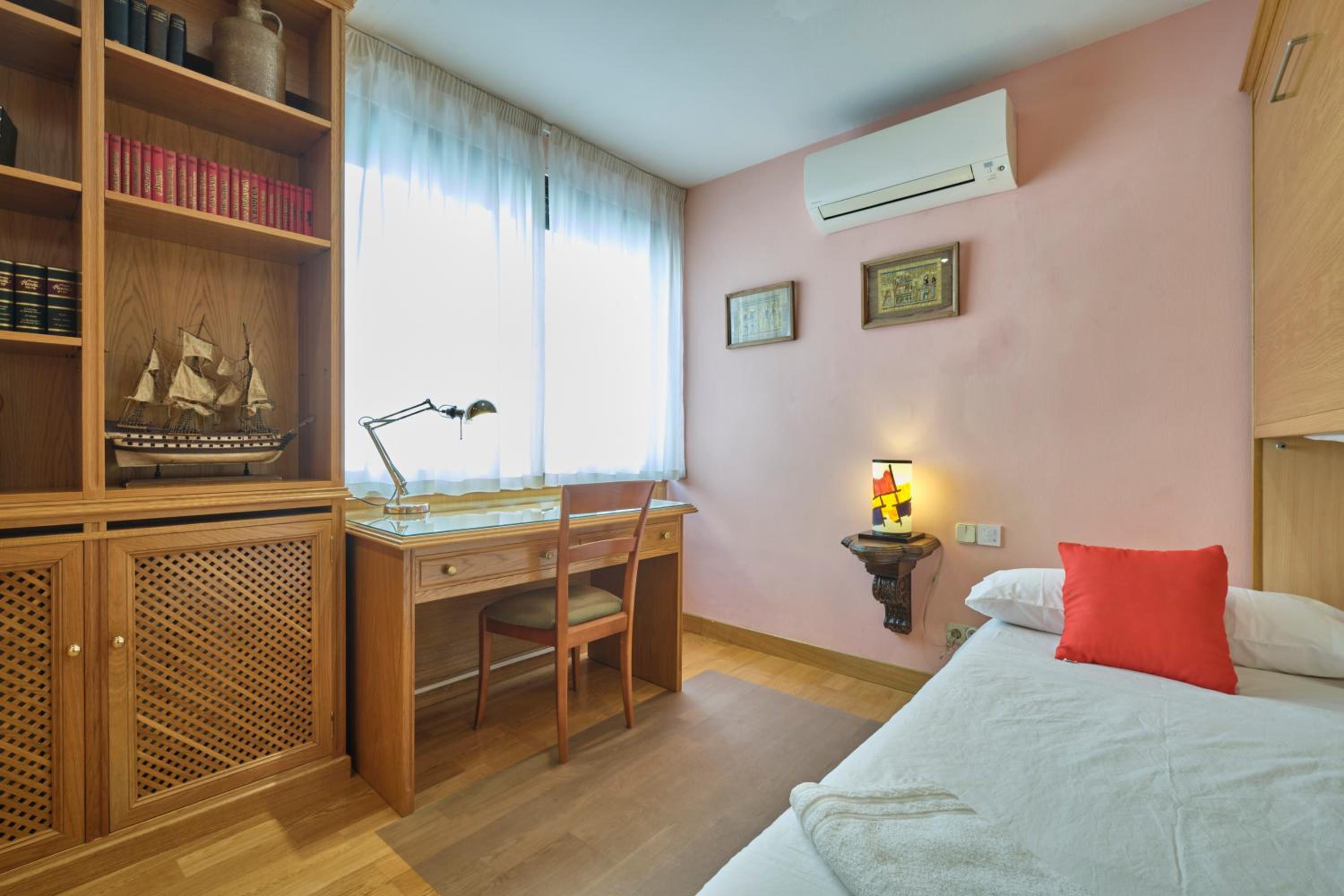 Apartment with Terrace - Photo 7