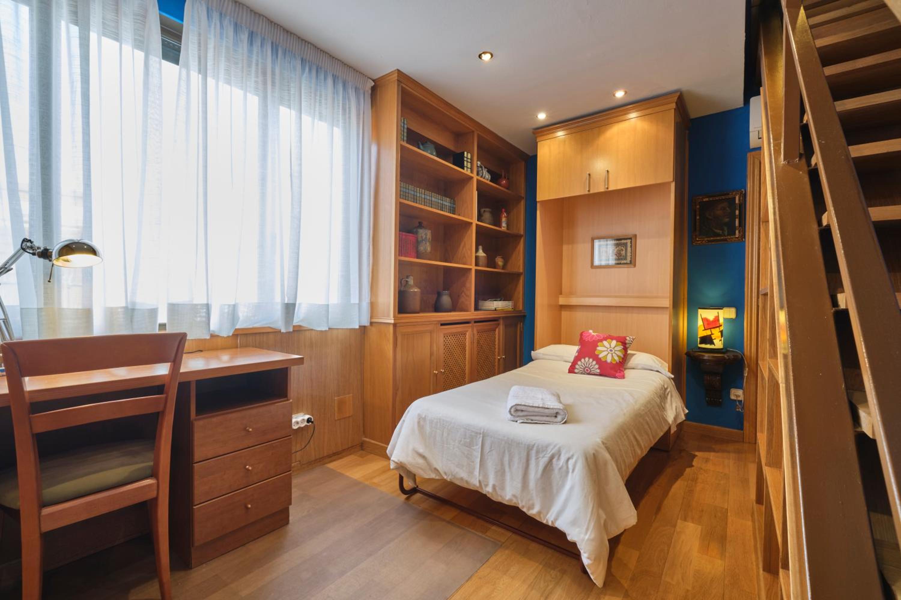 Apartment with Terrace - Photo 8