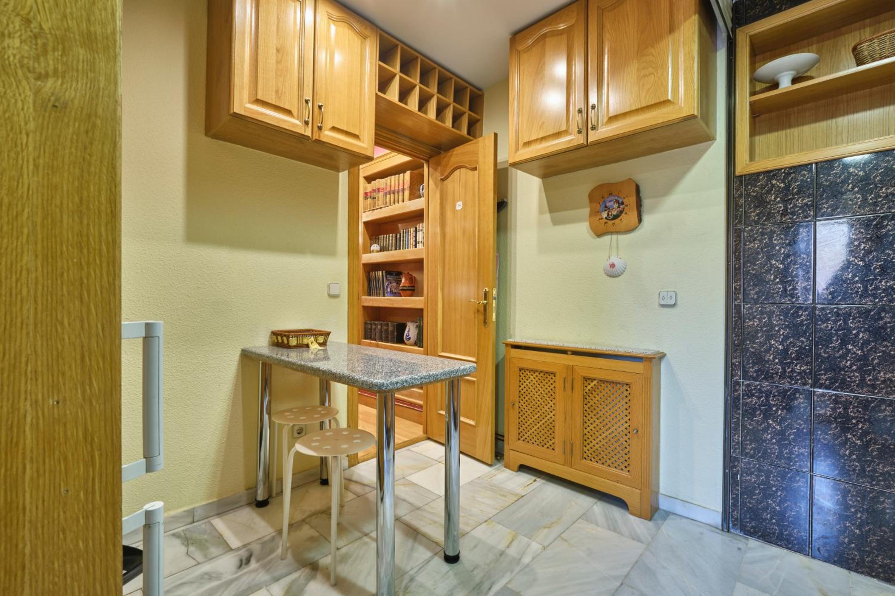 Apartment with Terrace - Photo 14
