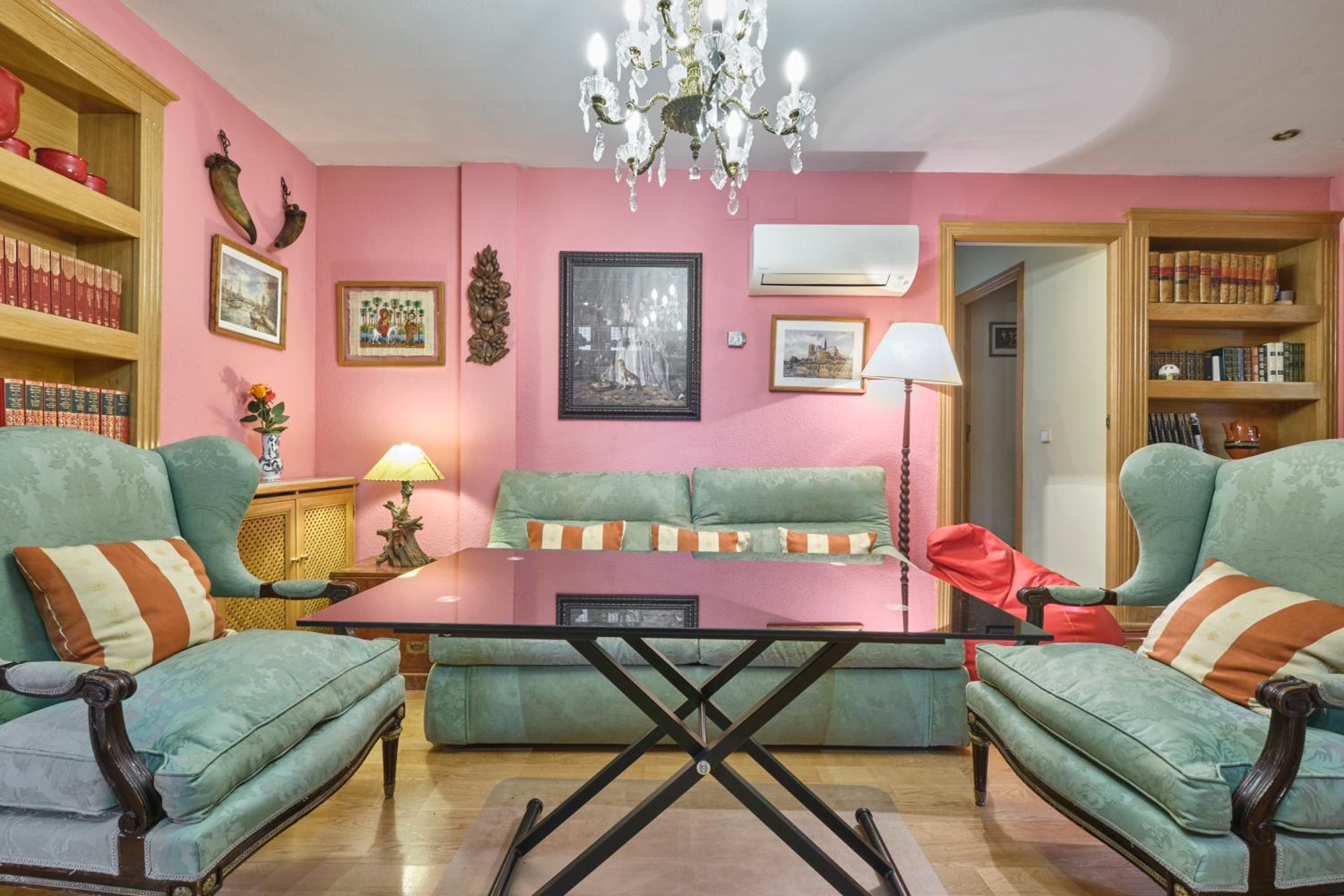Apartment with Terrace - Photo 17