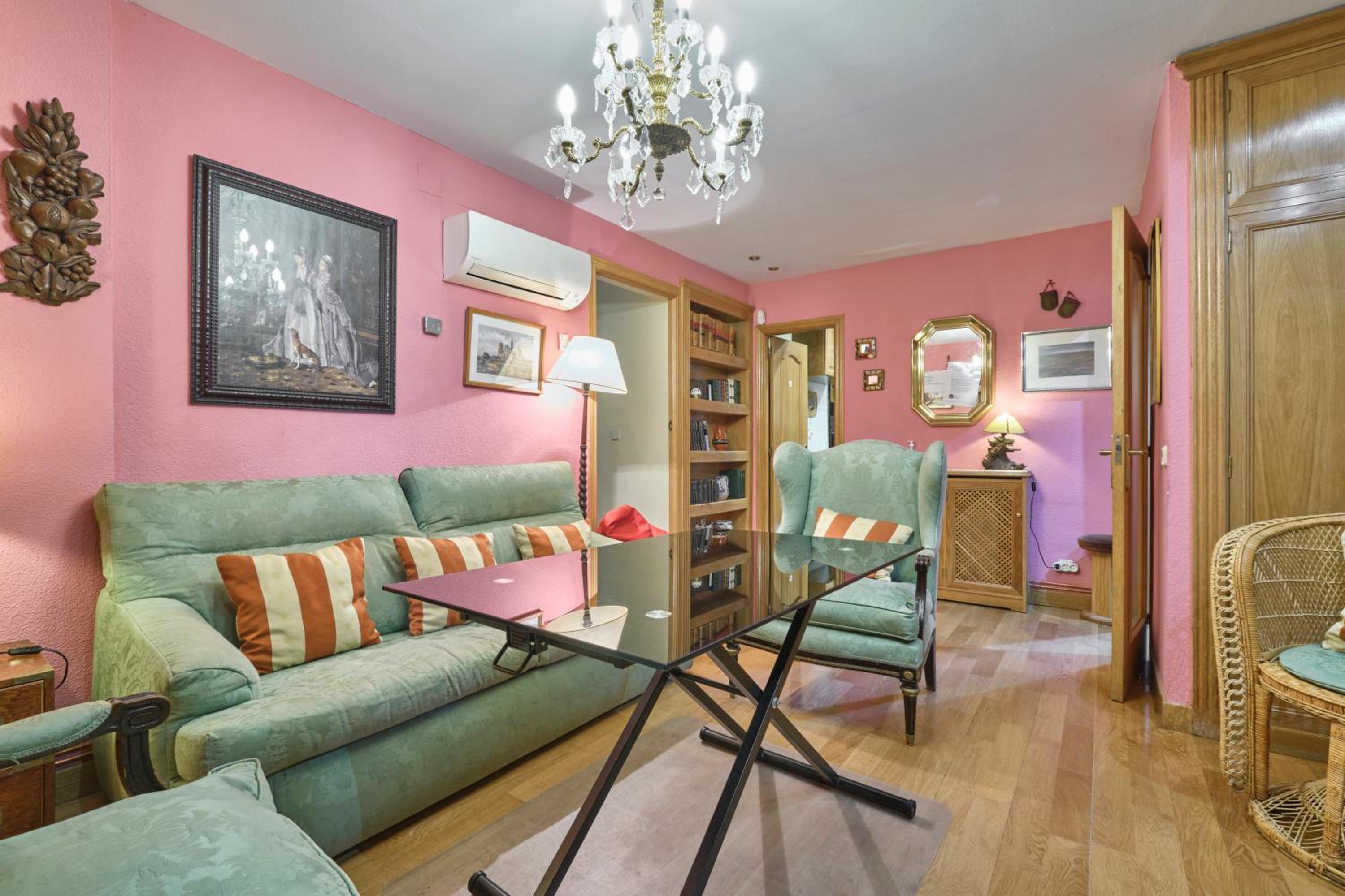 Apartment with Terrace - Photo 18