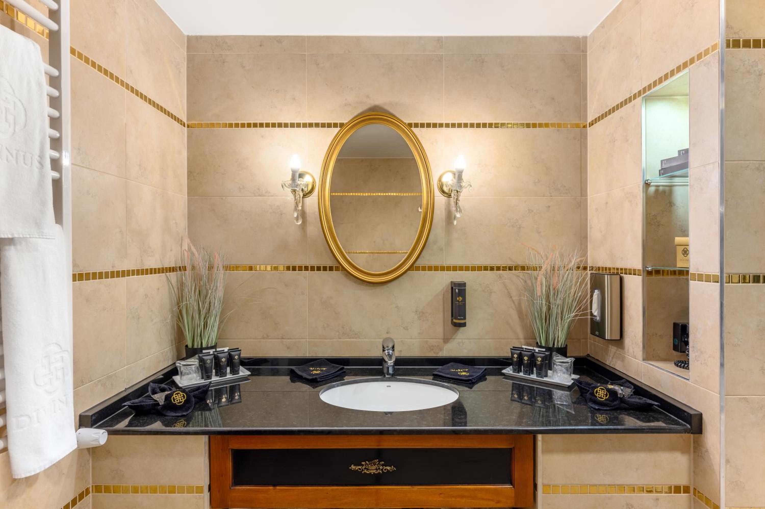 Royal Suite - Photo 9