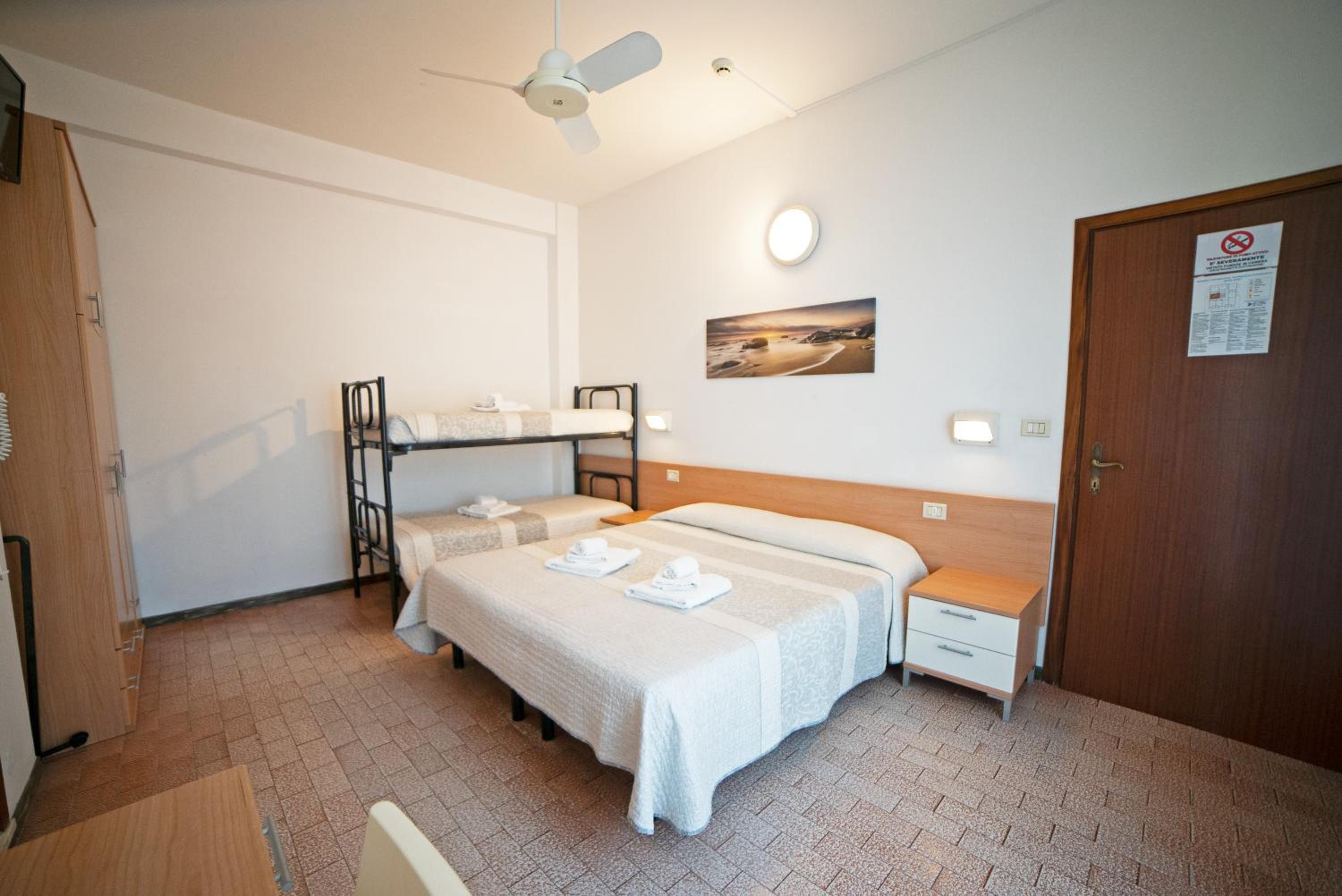 Triple Room with Balcony - Photo 1