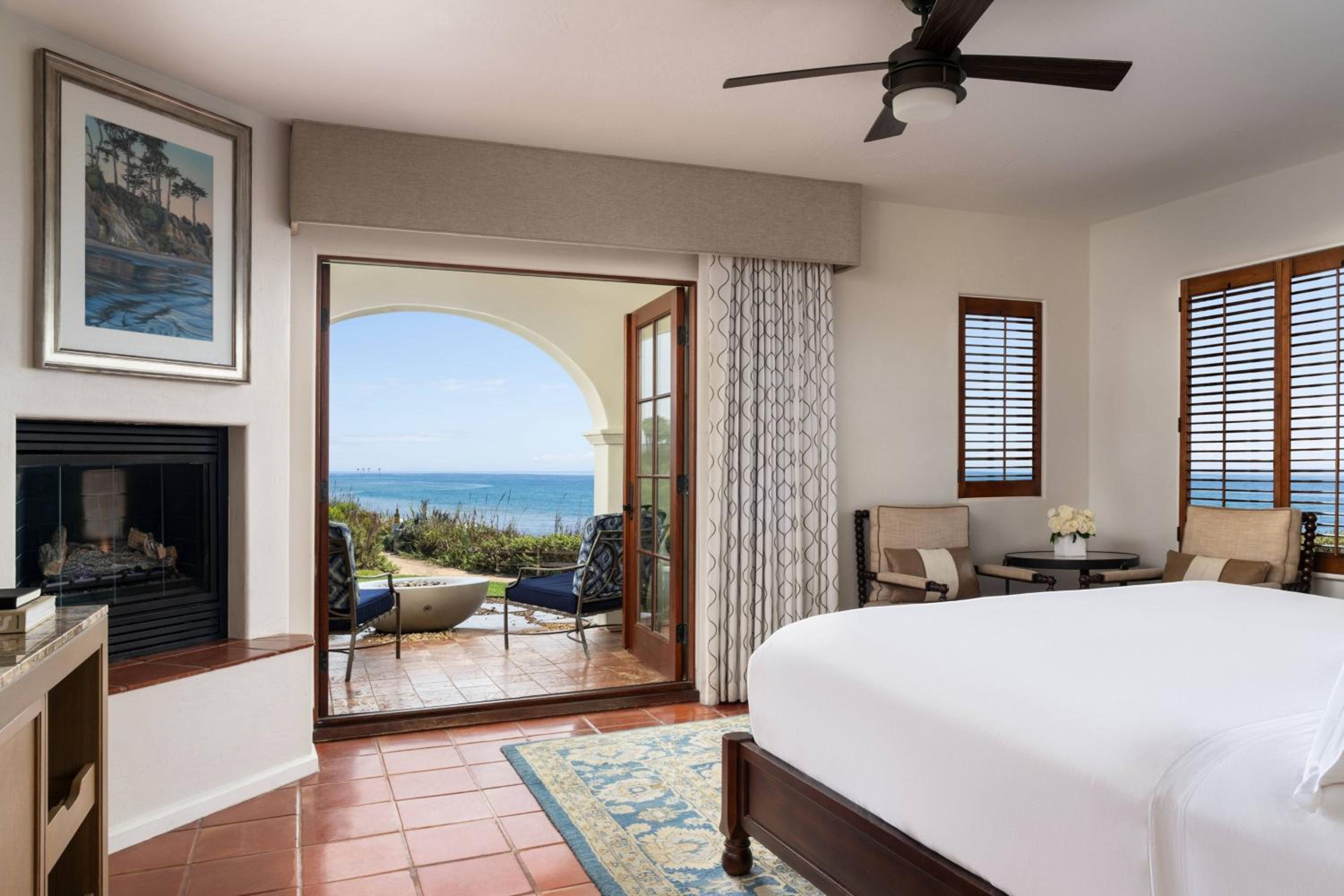 King Room with Fireplace and Partial Ocean View - Photo 2