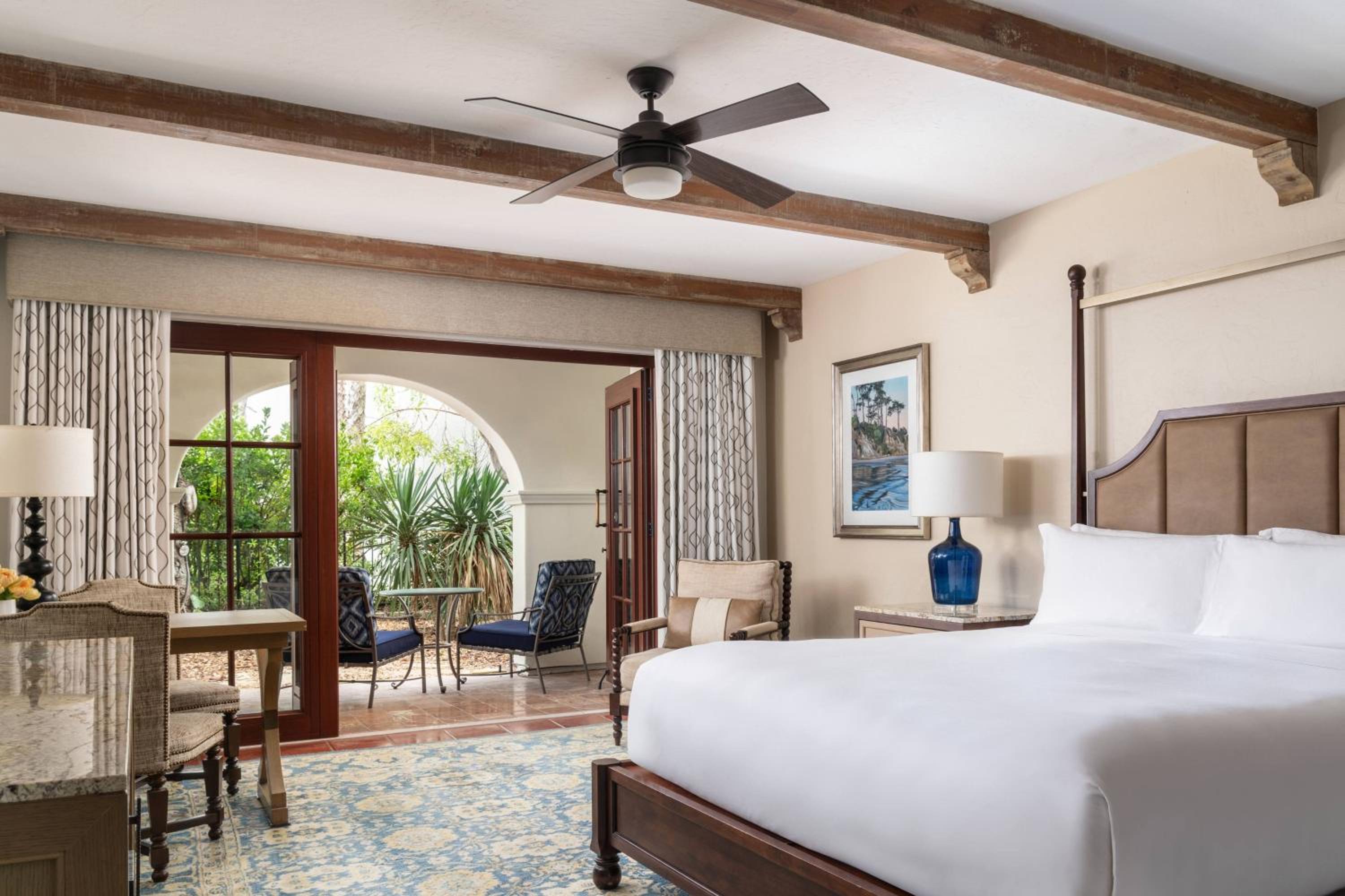 Standard King Room - Photo 1
