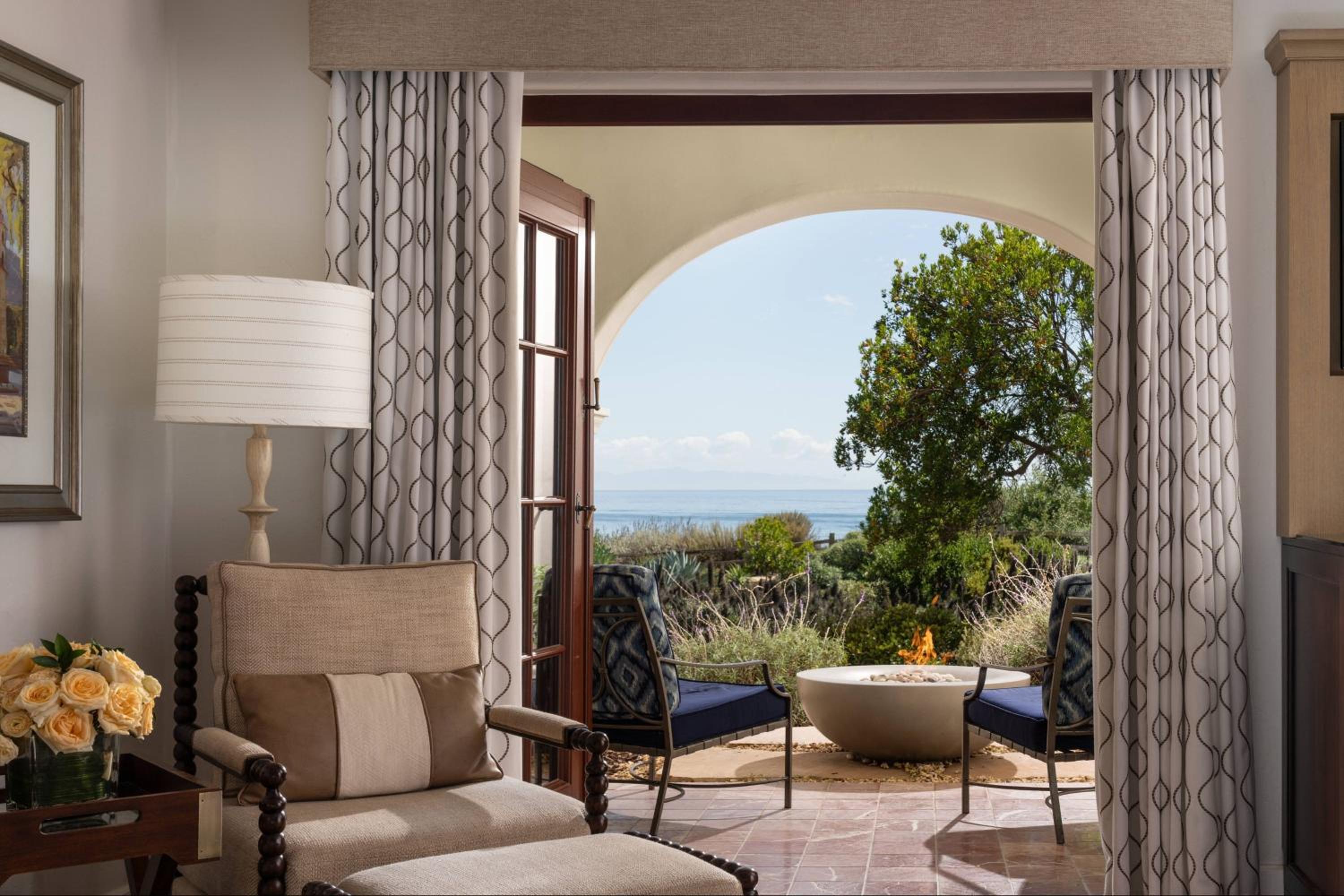 King Room with Fireplace and Partial Ocean View - Photo 3