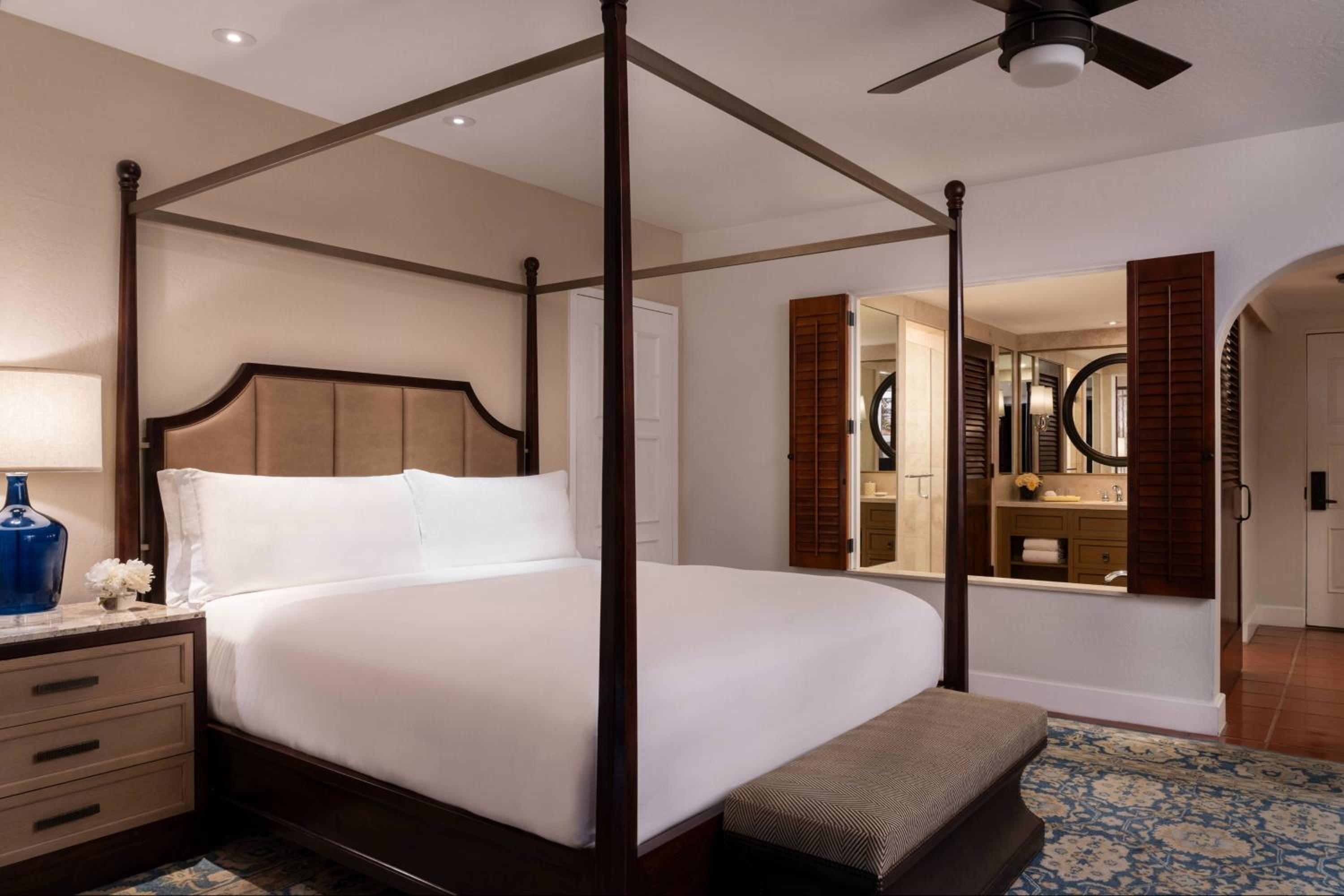 Standard King Room - Photo 5