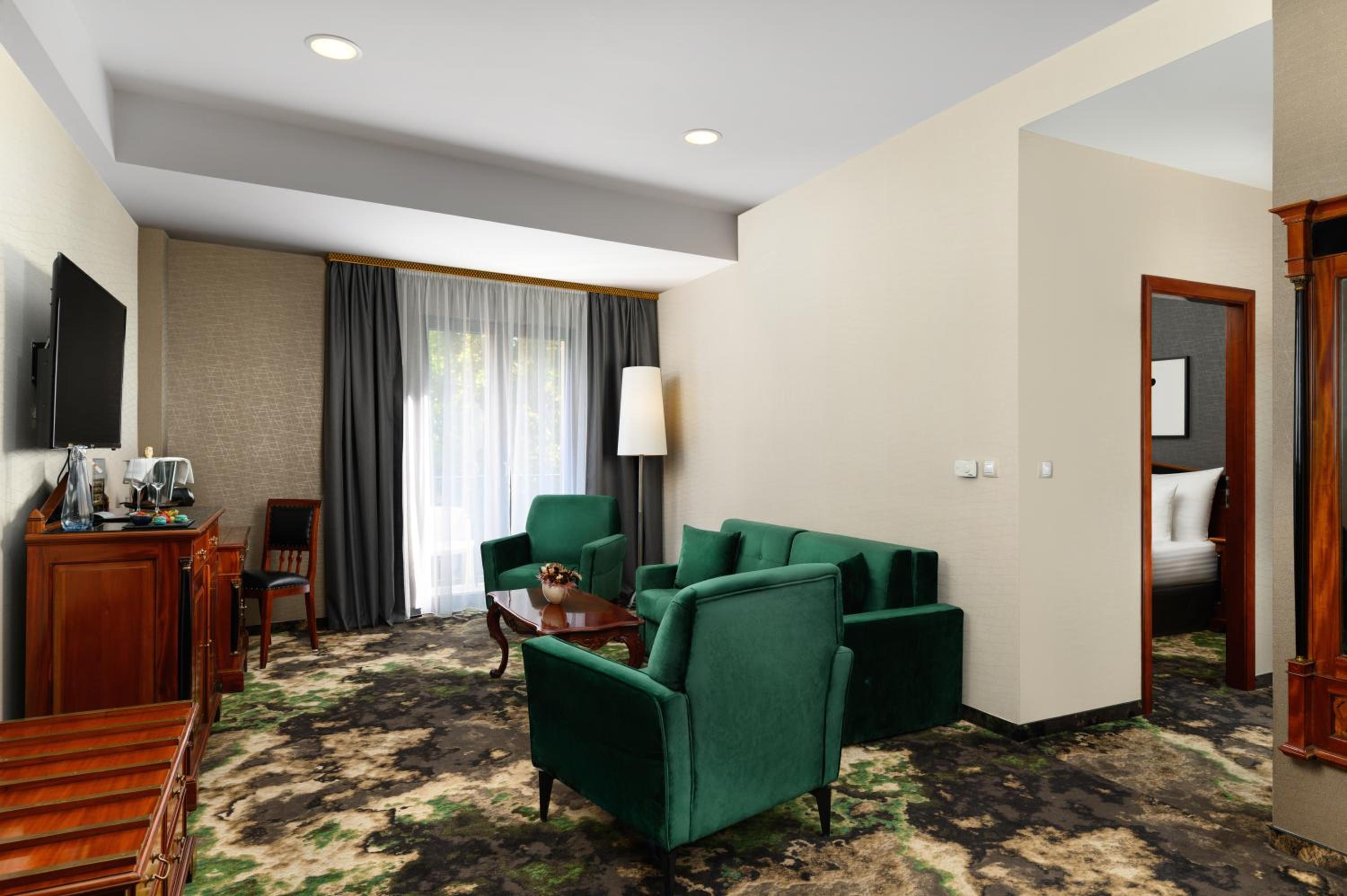 Romantic Suite - Photo 3