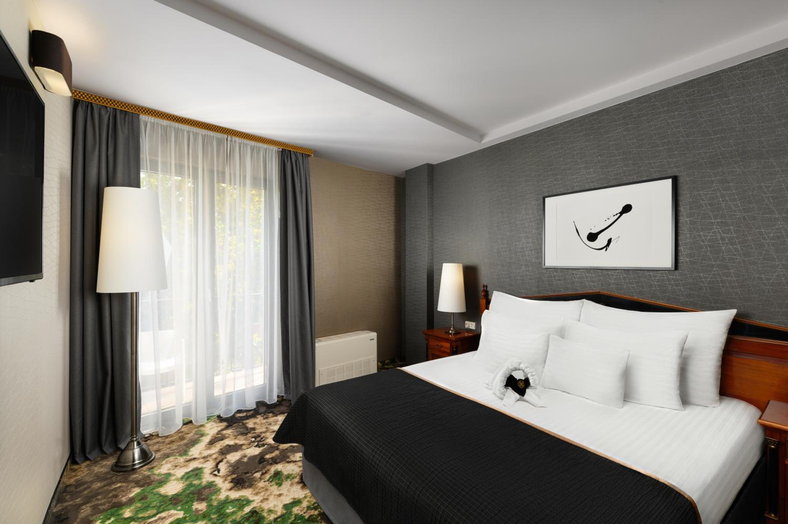 Romantic Suite - Photo 1