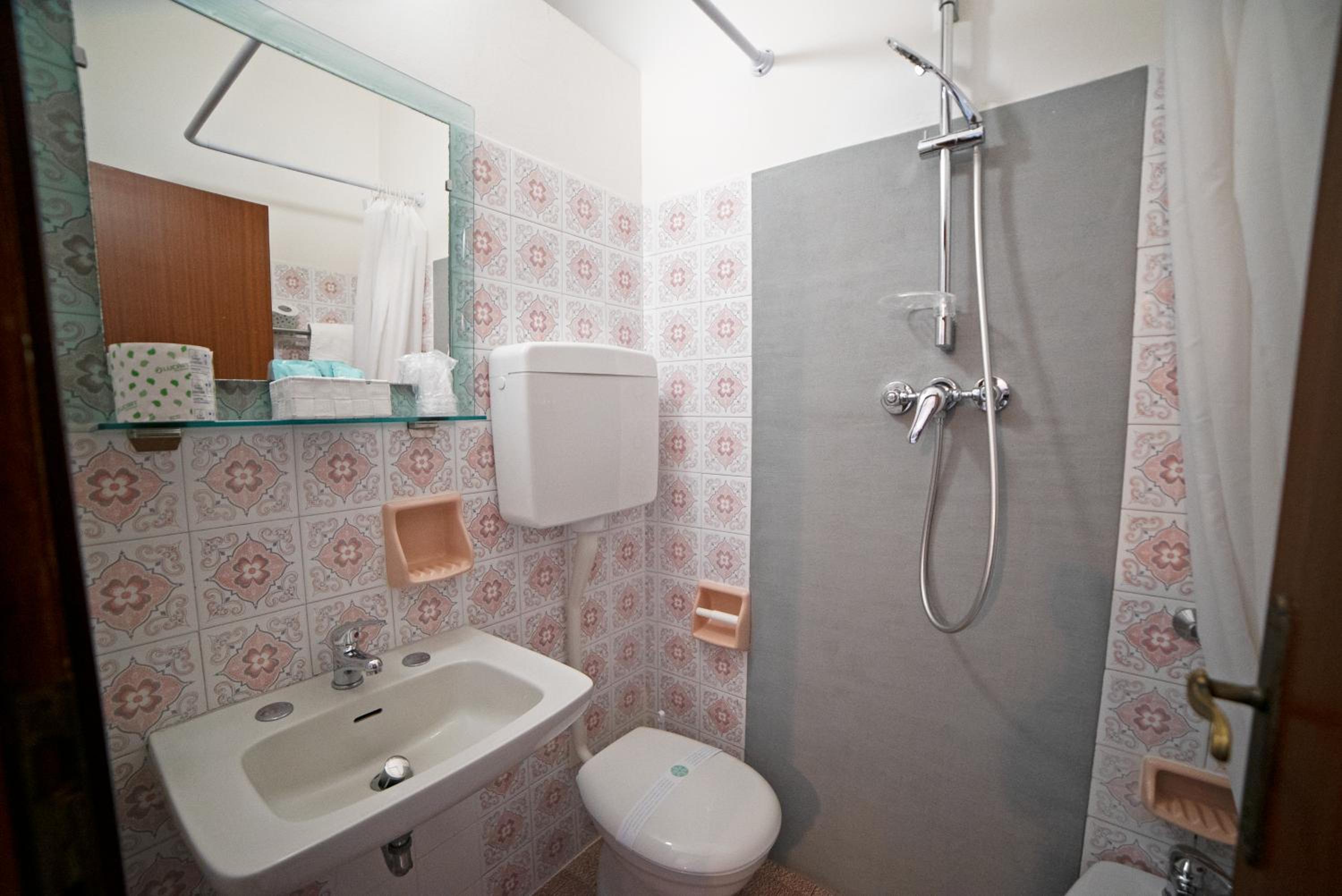 Triple Room with Balcony - Photo 5