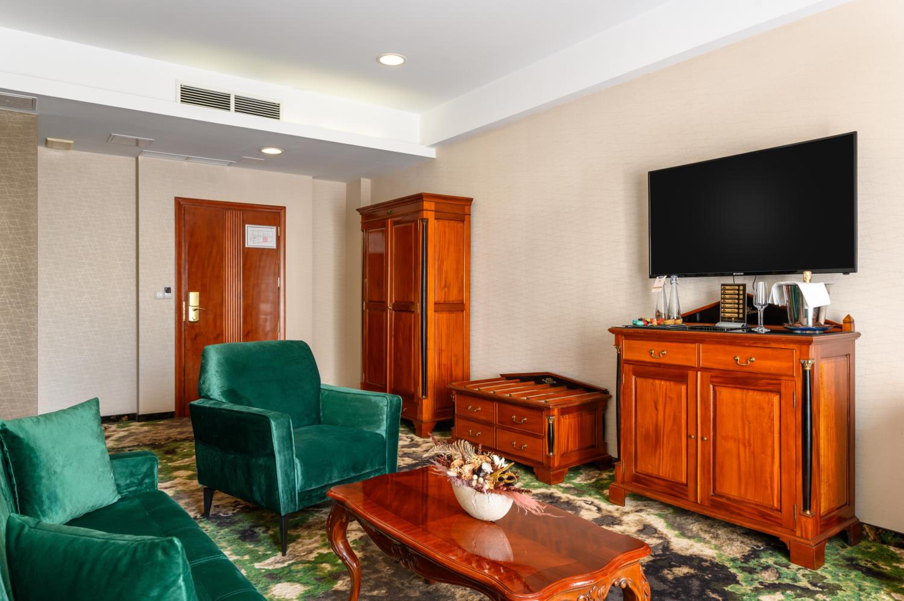 Romantic Suite - Photo 4