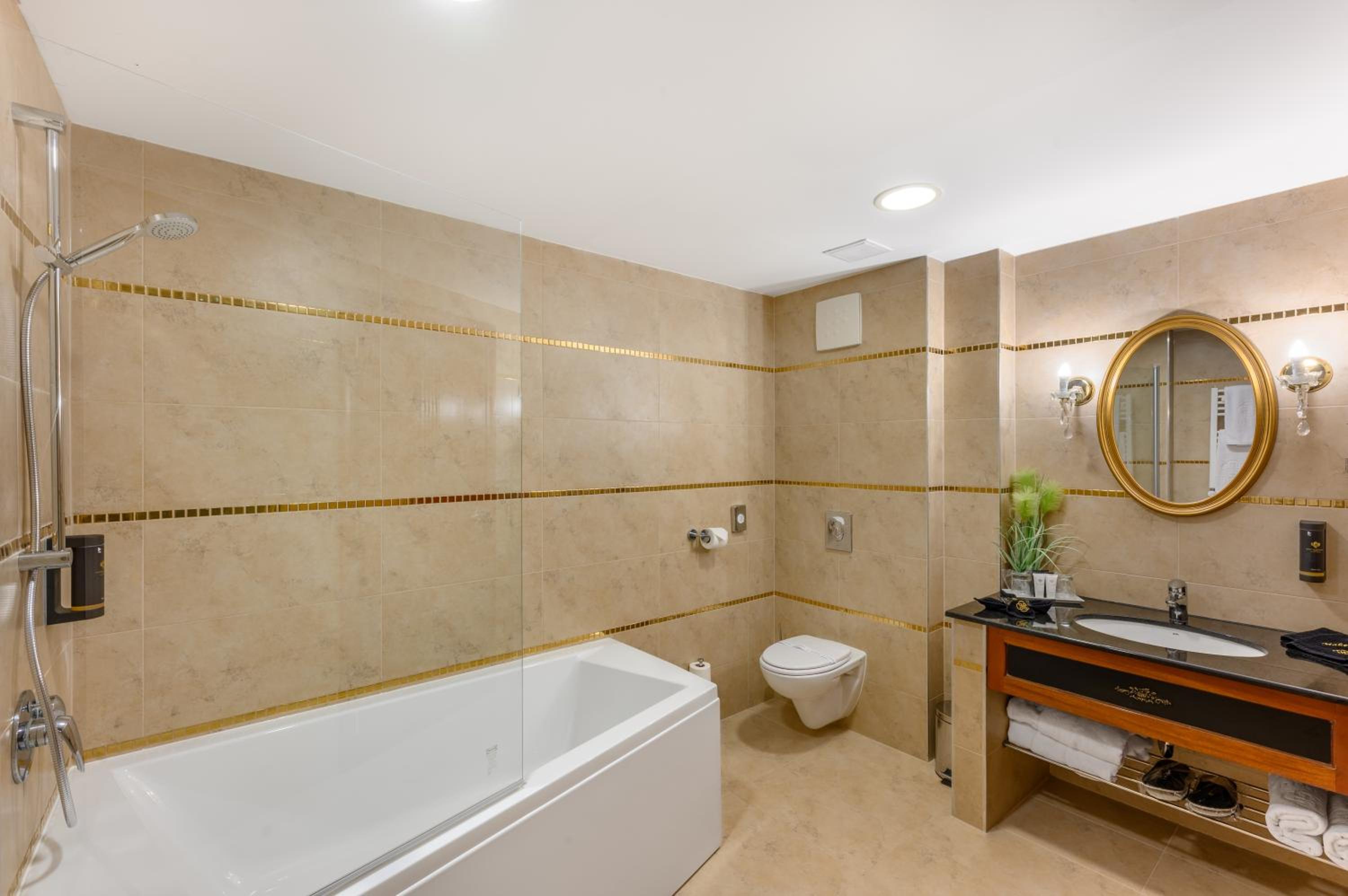 Romantic Suite - Photo 2