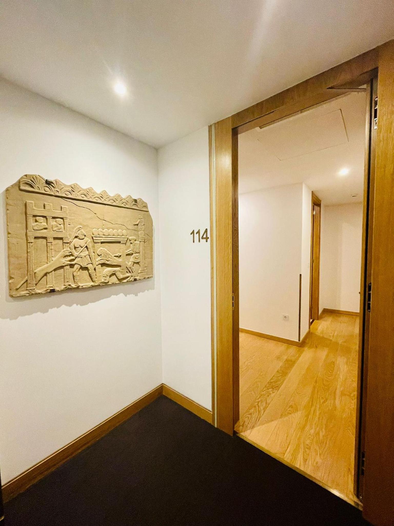 Suite - Photo 2