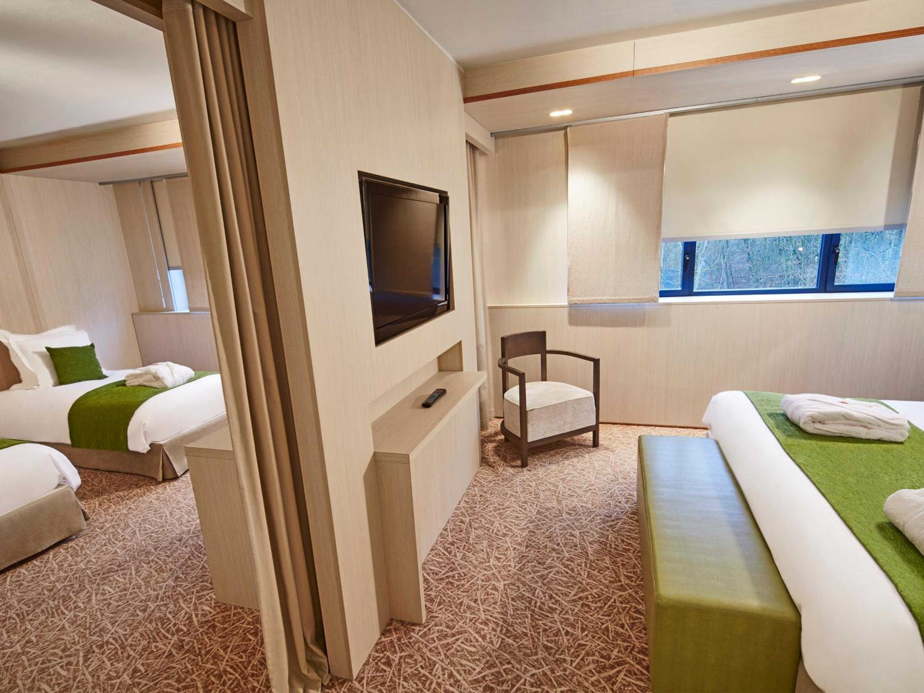 2 Bedrooms Suite - 1 King Bed 2 Single Beds 50Sqm Free Wifi Bathtub