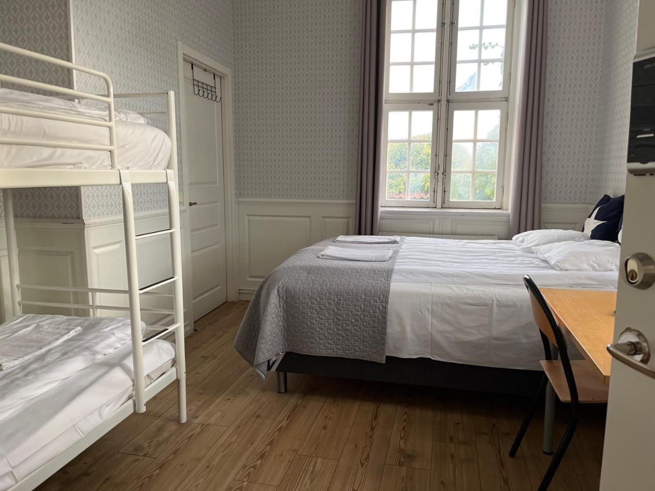 Quadruple Room with Private Bathroom photo 1