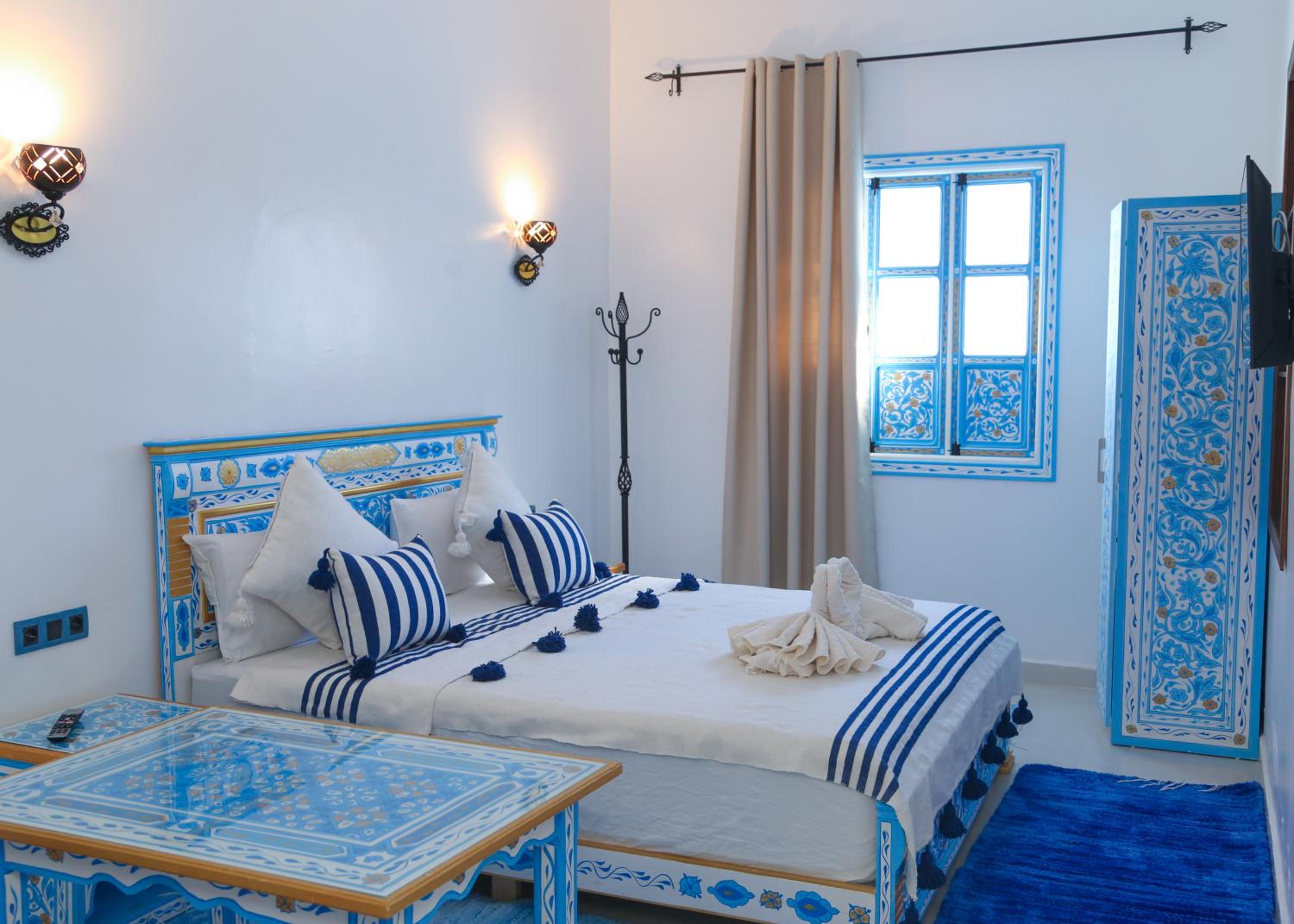 Deluxe King Suite - Photo 2