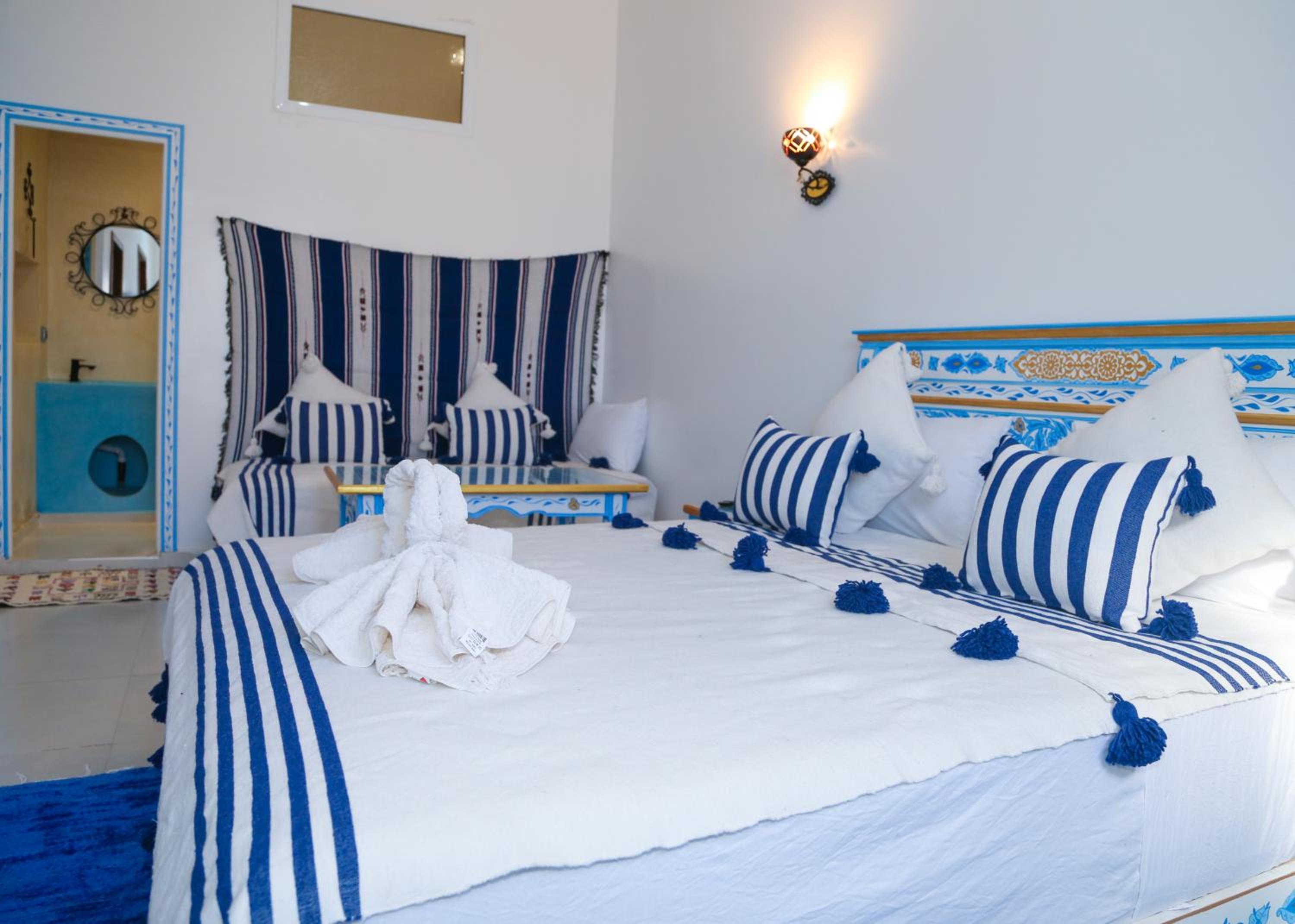 Deluxe King Suite - Photo 6