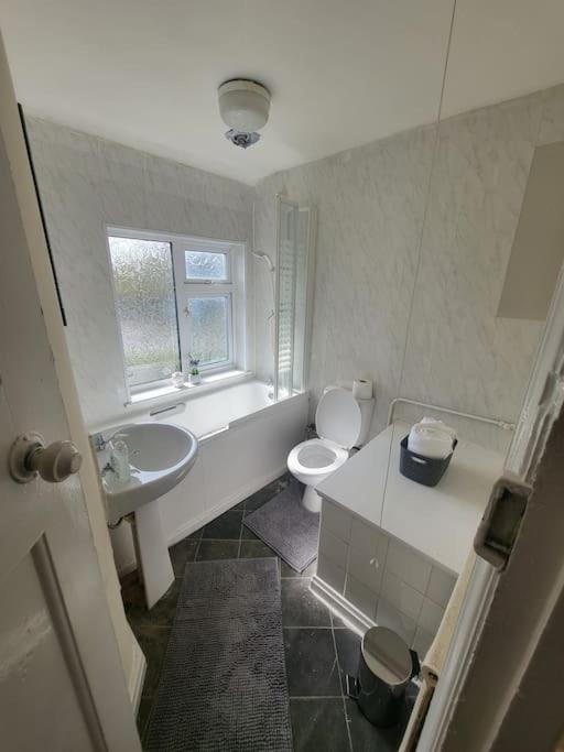 Four-Bedroom House photo 3