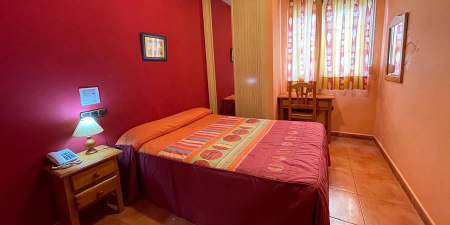 Single Room - Photo 1