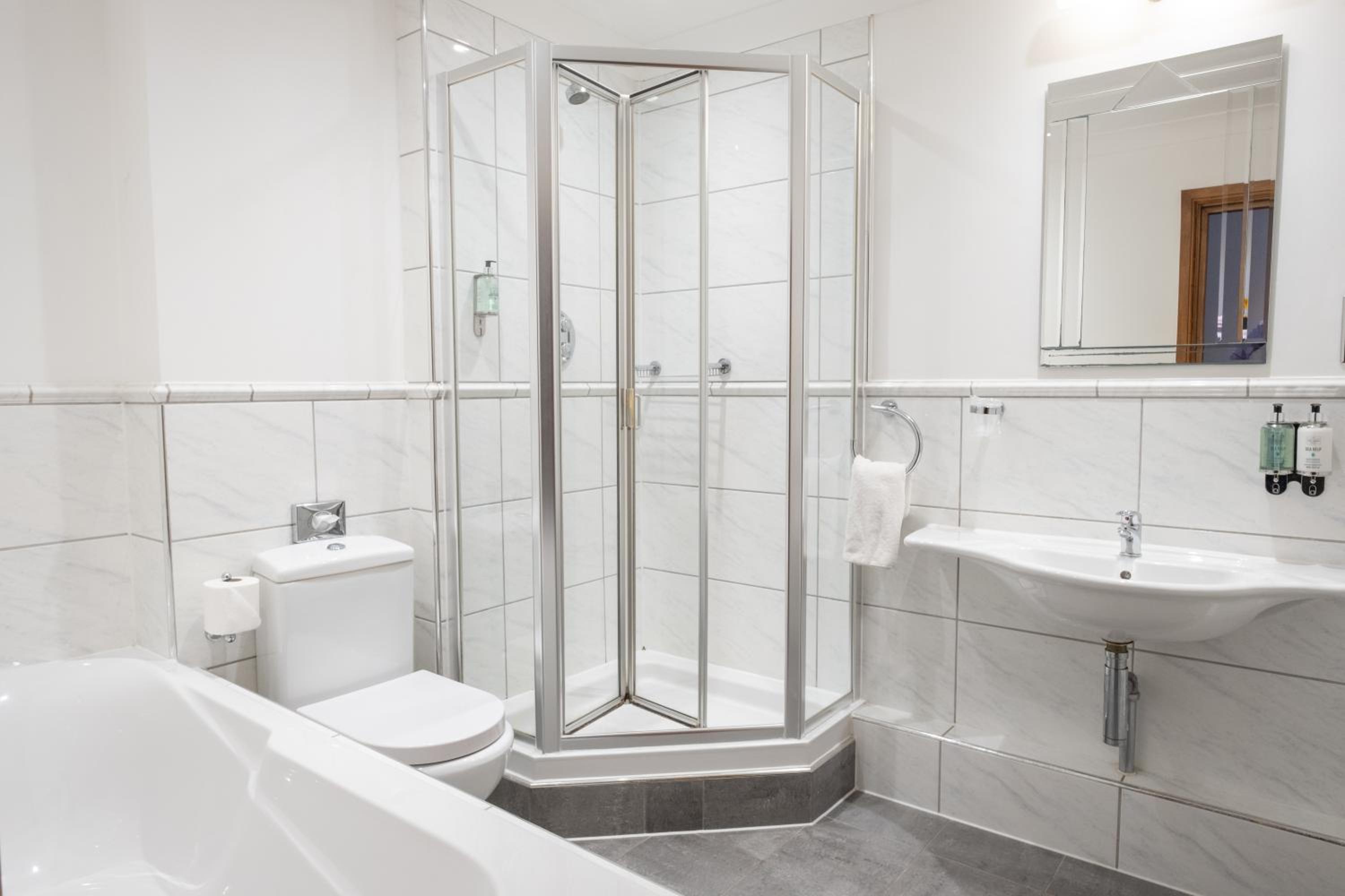 Suite (2 Adults) - Photo 7