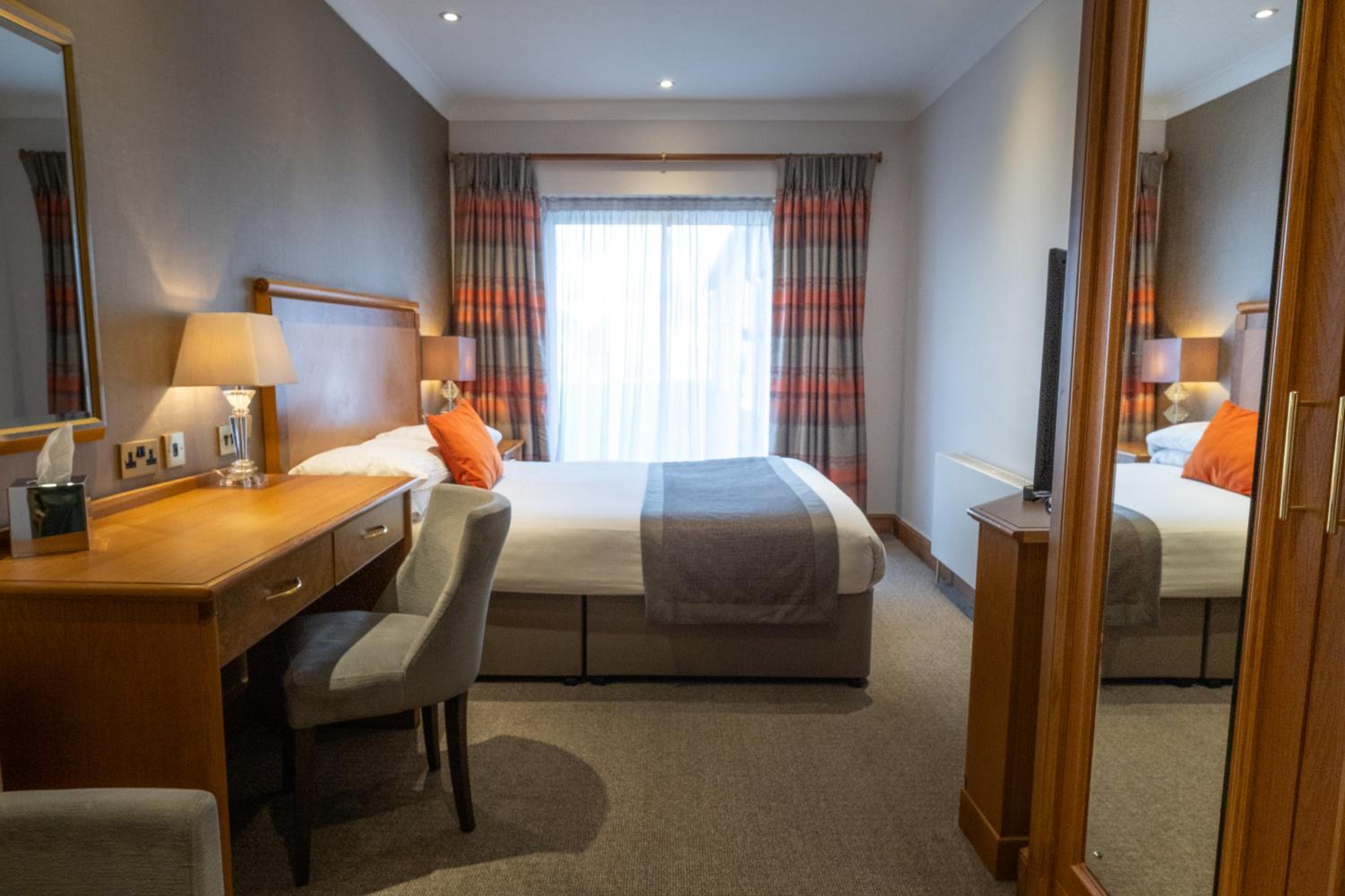 Standard Twin Room - Photo 3